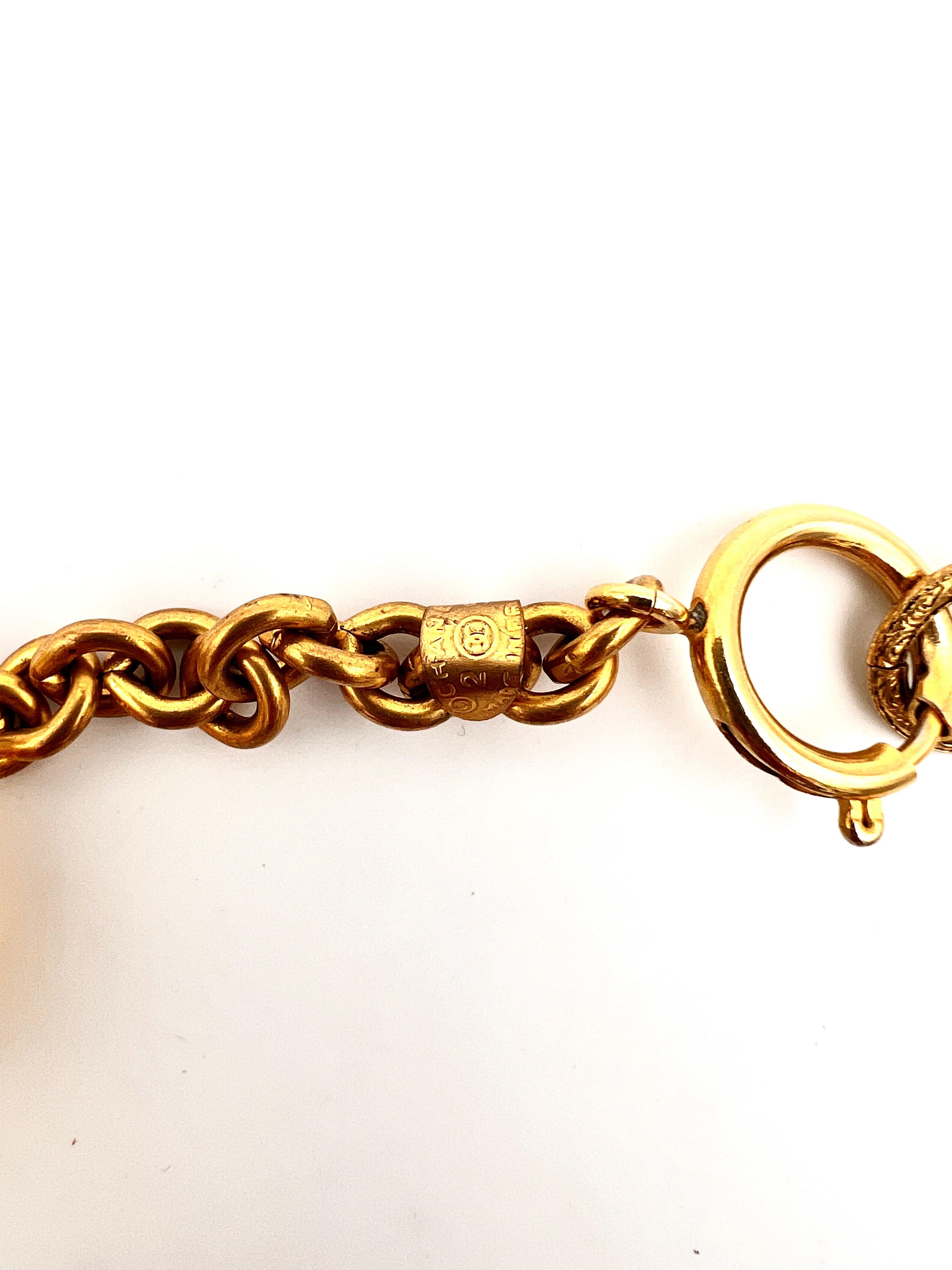 Chanel sautoir necklace resin ball CC logo In Good Condition For Sale In Palm Beach, FL