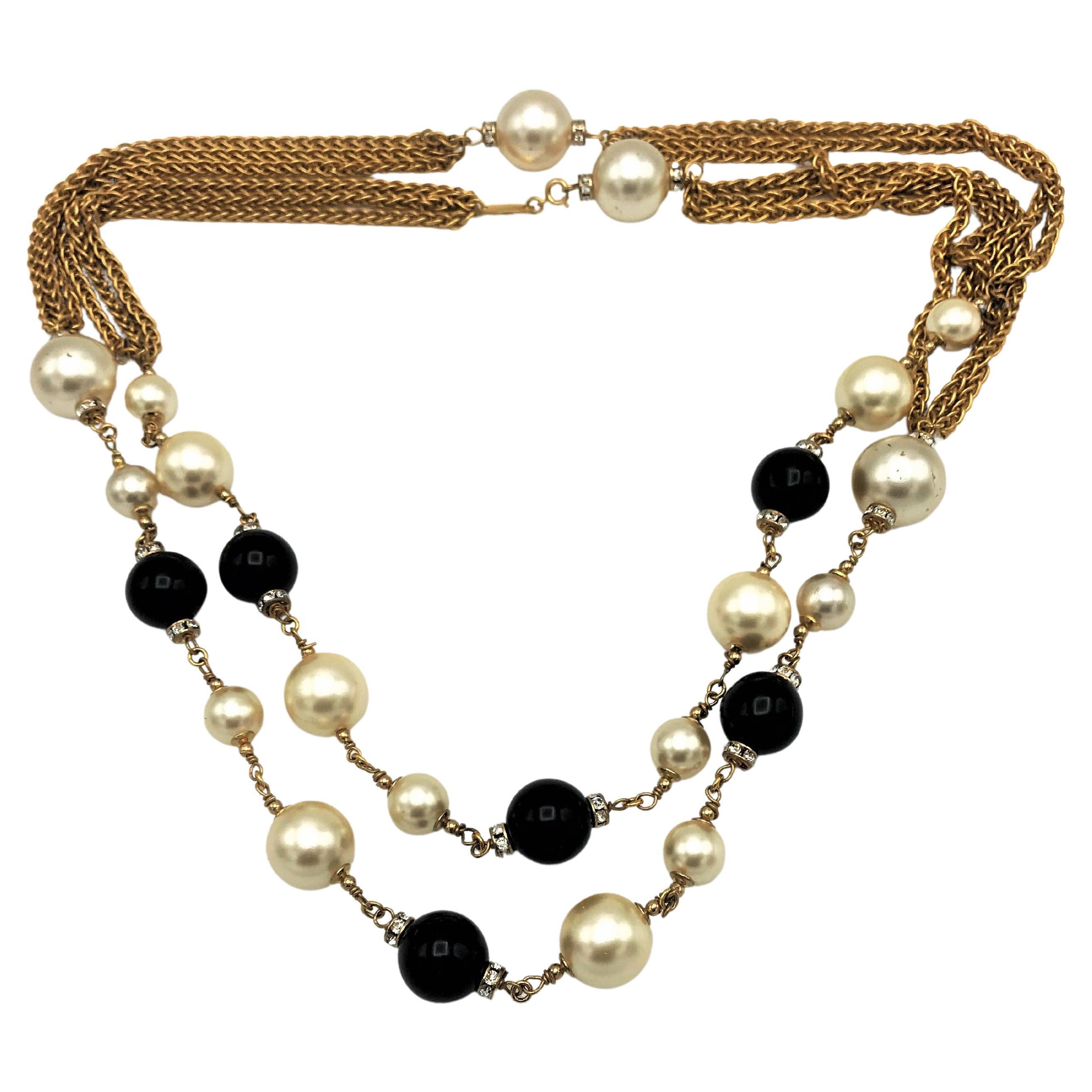Chanel Necklace with imitation pearls and black Gripoix balls, signed 1990s For Sale