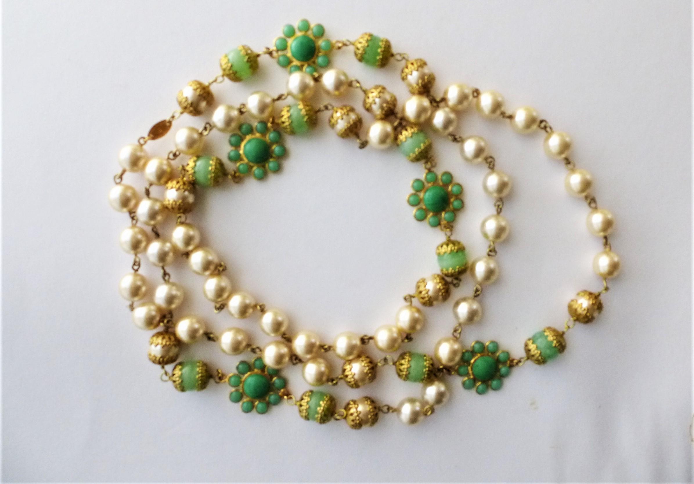 Chanel necklace with faux pearls and jade Gripoix flowers and balls sign. 1991  4