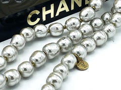 CHANEL SAUTOIR silver barock pearls, 160 cm long, signed Chanel 1981