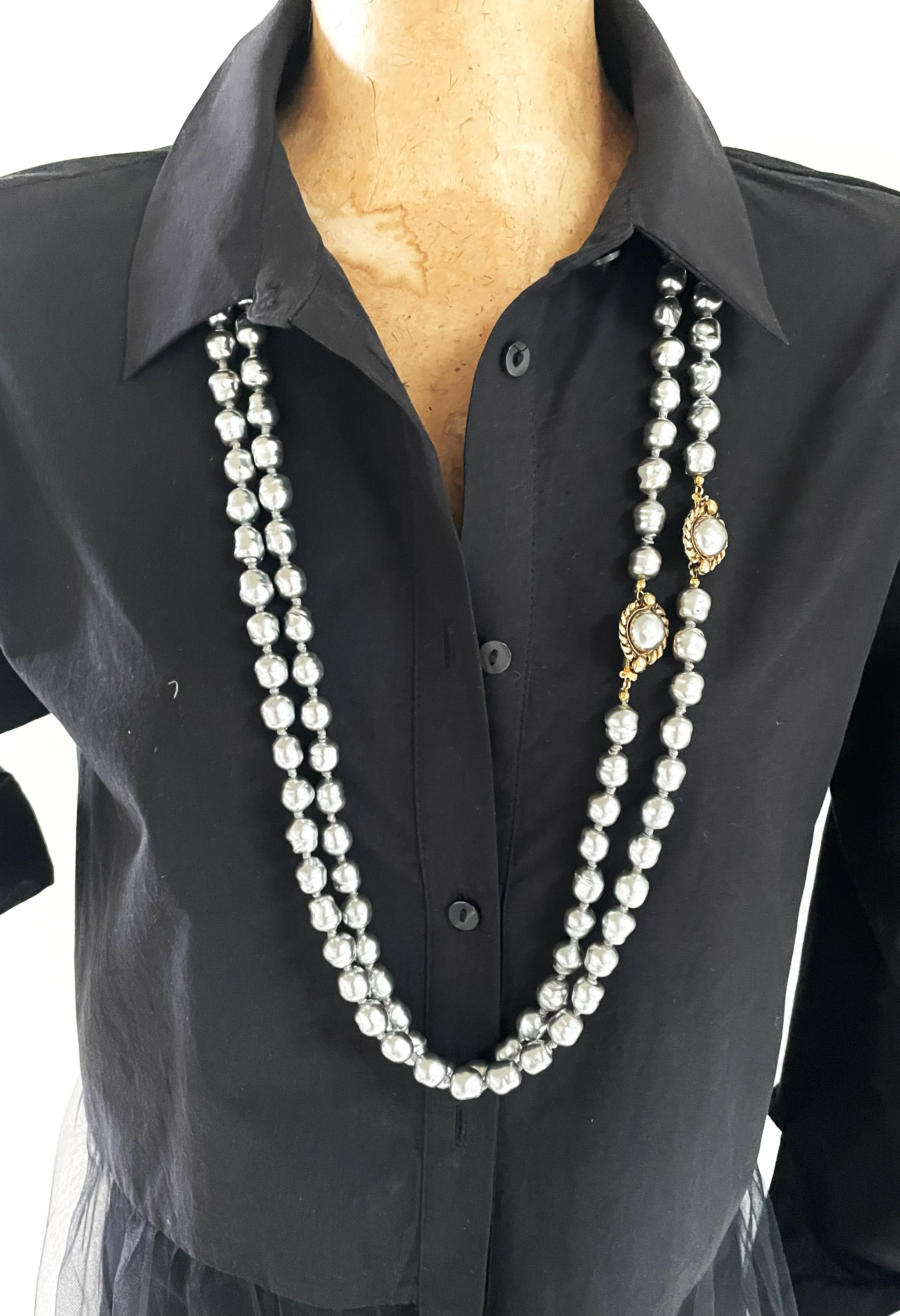 CHANEL SAUTOIR,  perle barocche grigio argento, firmato 1981, lungo 92 cm. in vendita 3
