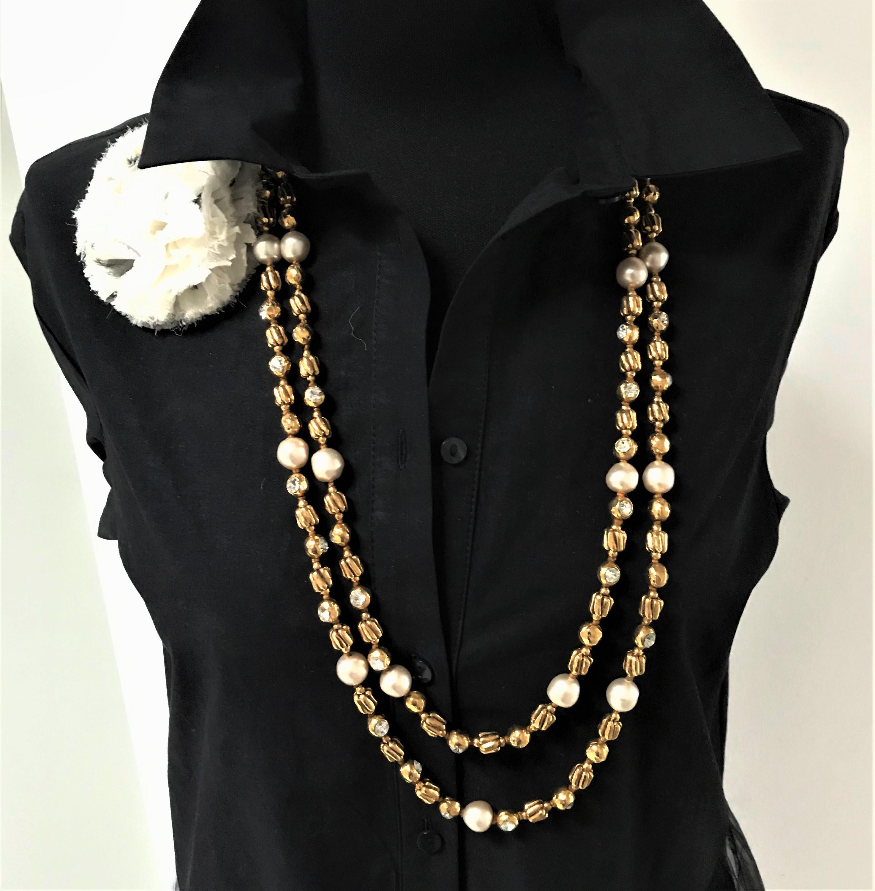 A great very long vintage Chanel Sautoir made by Robert Goossens Paris with crem colored faux pearls (made by Gripoix), gold balls filled with large diamante rhinestones and other gold elements, made by R. Goossens. The sautoir can be worn twice or