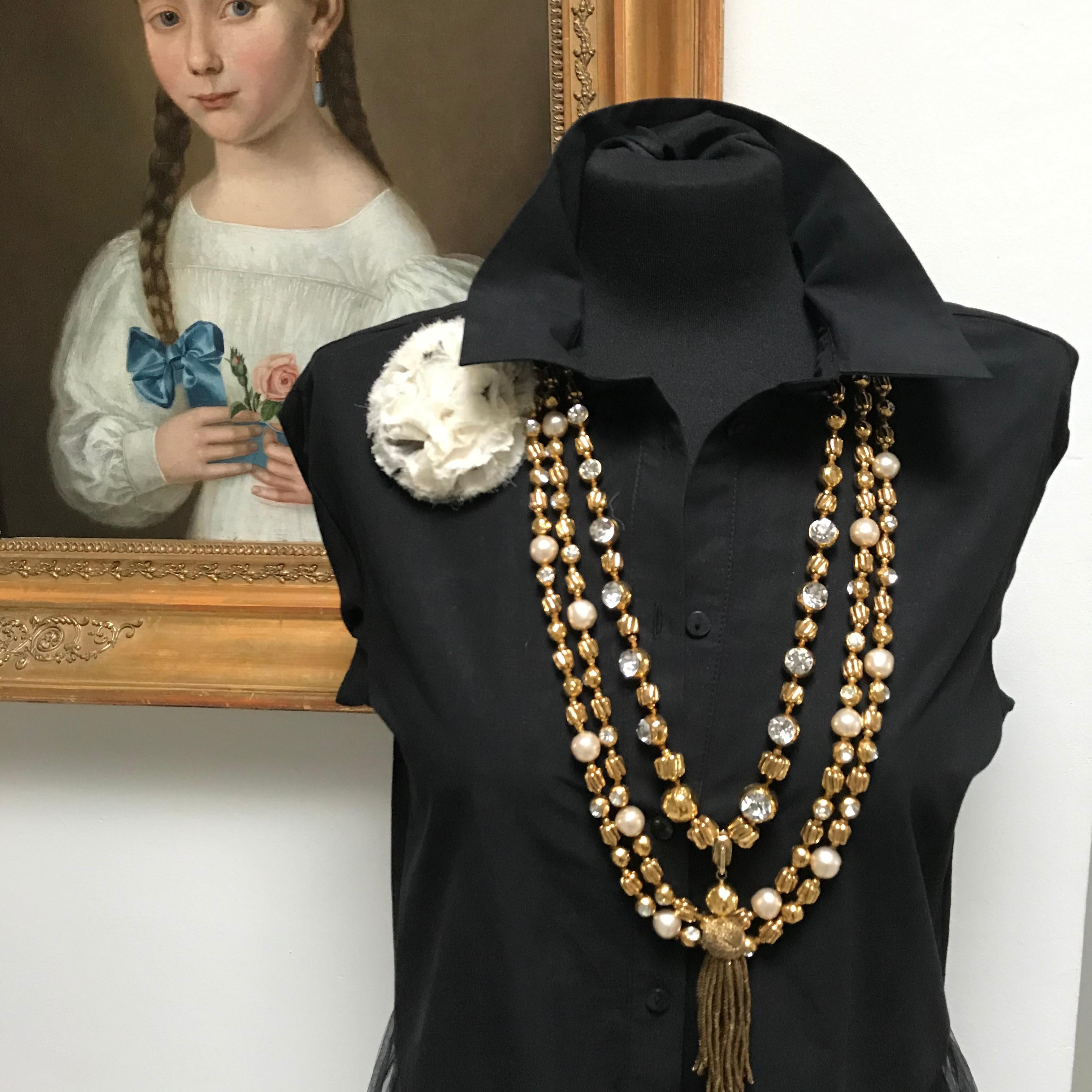 Artist Chanel necklace by R. Goossens with pearls, 183 cm lang gold plated, 1970/80s  For Sale