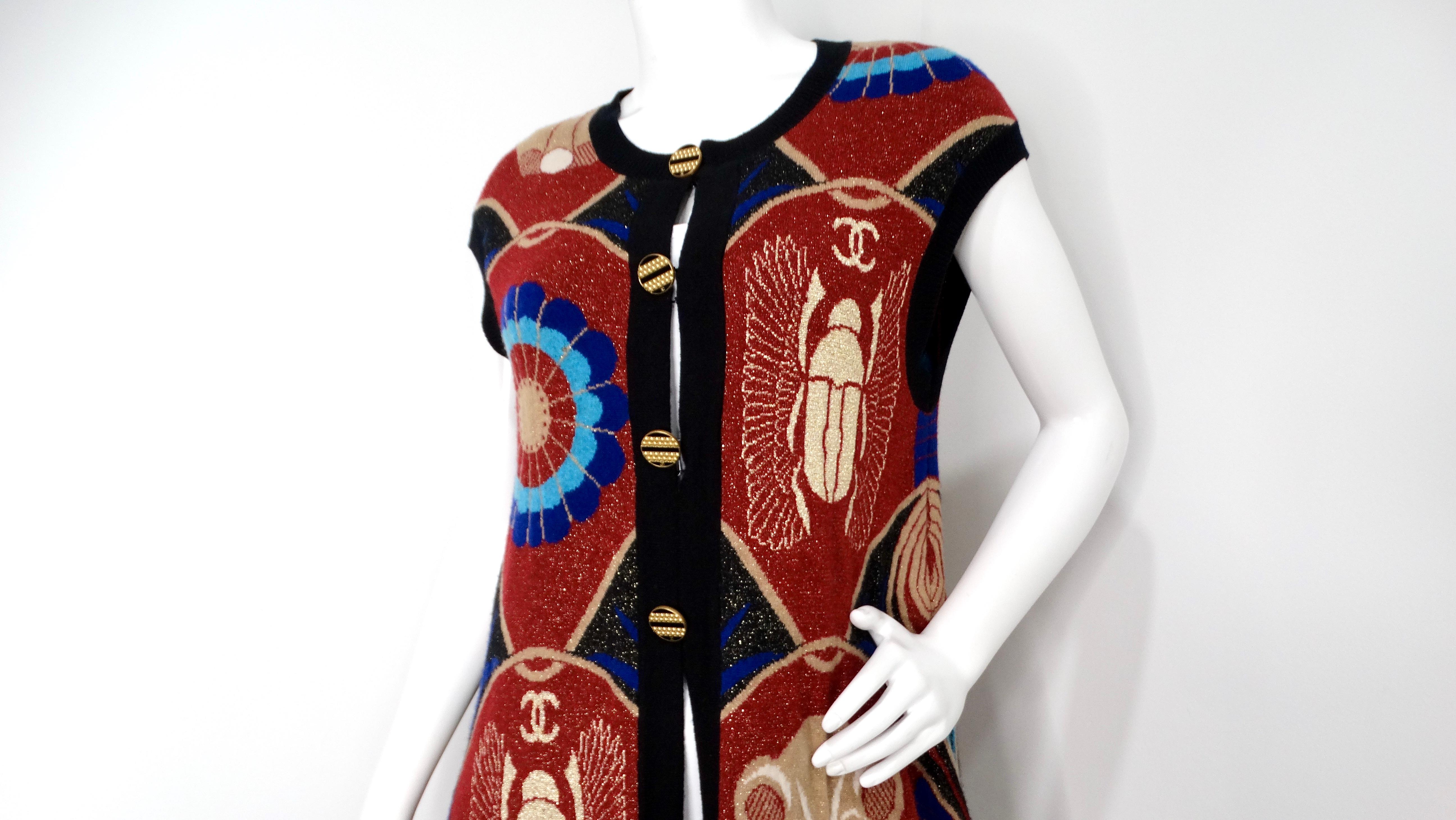 Chanel Gilet pull-over long en cachemire imprimé scarabée égyptien Runway 2019 Bon état - En vente à Scottsdale, AZ