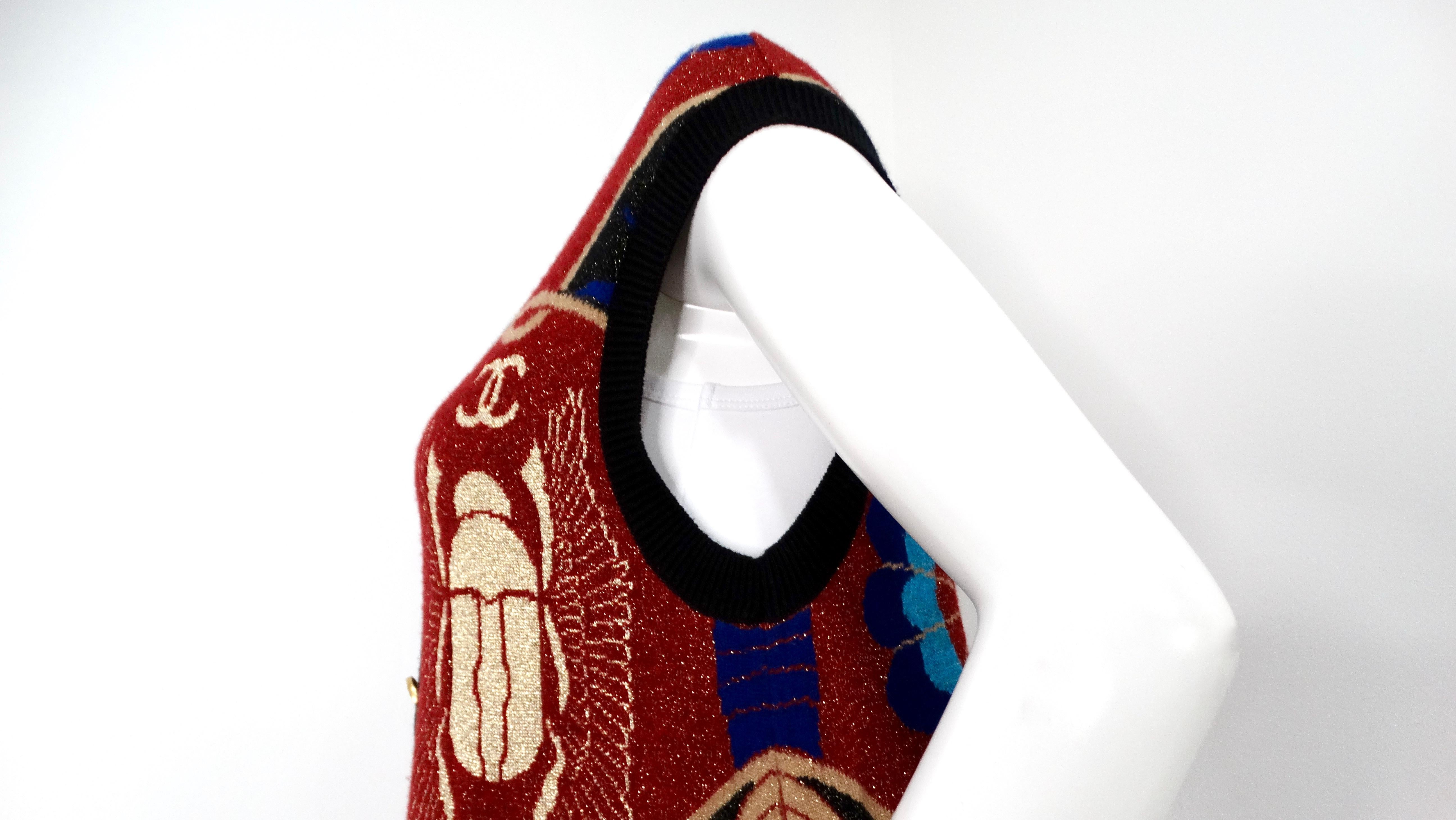 Chanel Gilet pull-over long en cachemire imprimé scarabée égyptien Runway 2019 en vente 3