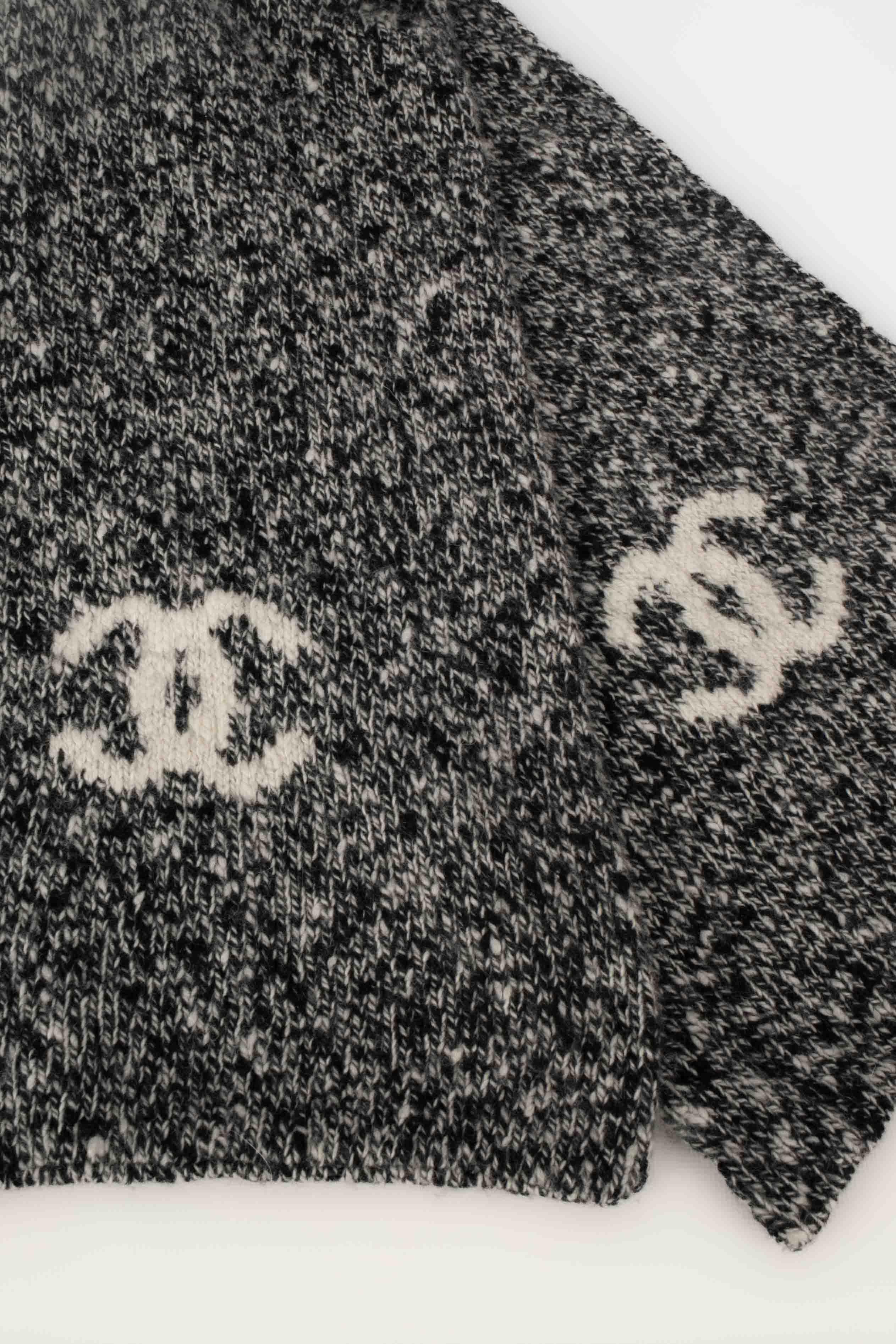 Chanel scarf 2005 For Sale 1