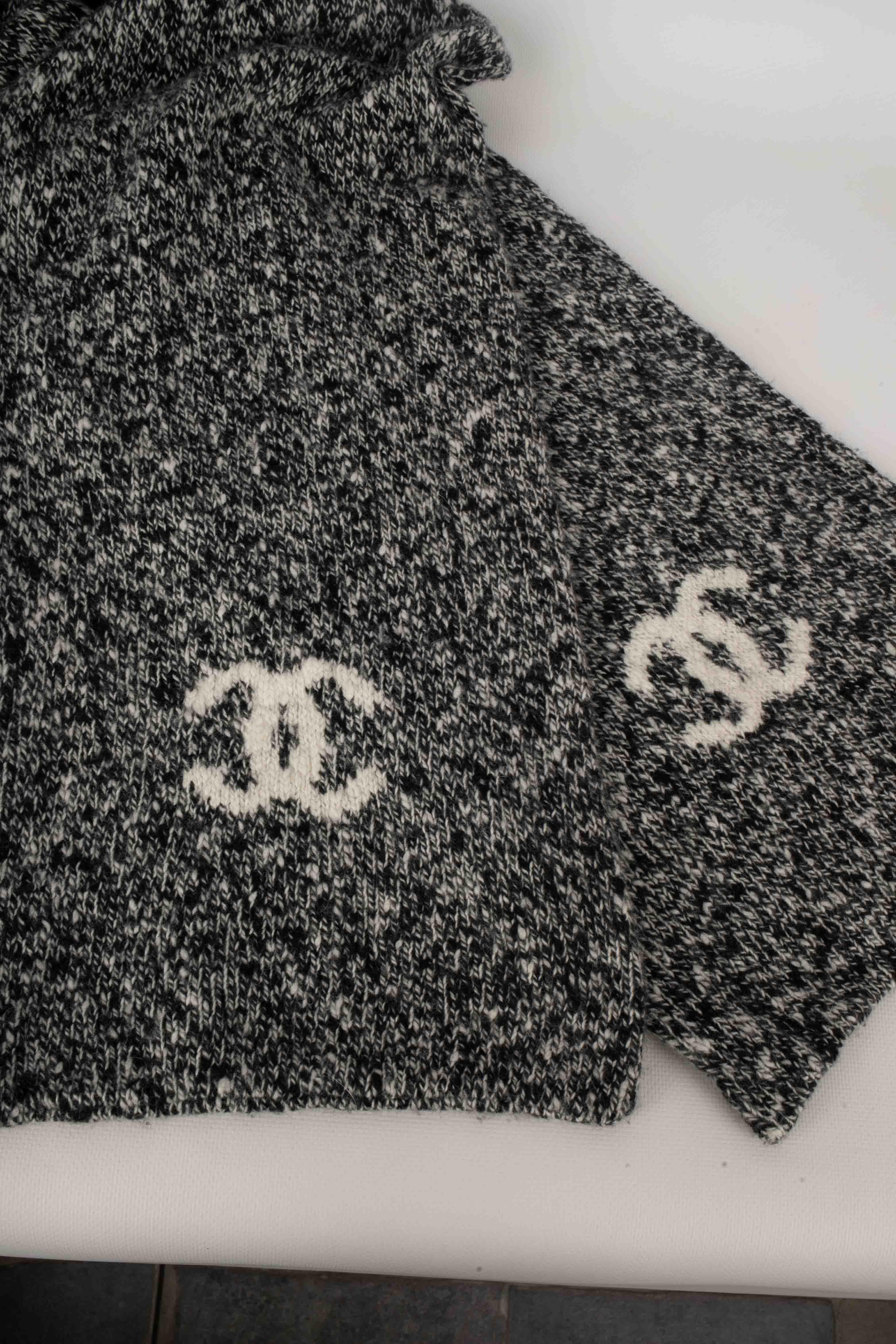 Chanel scarf 2005 For Sale 2