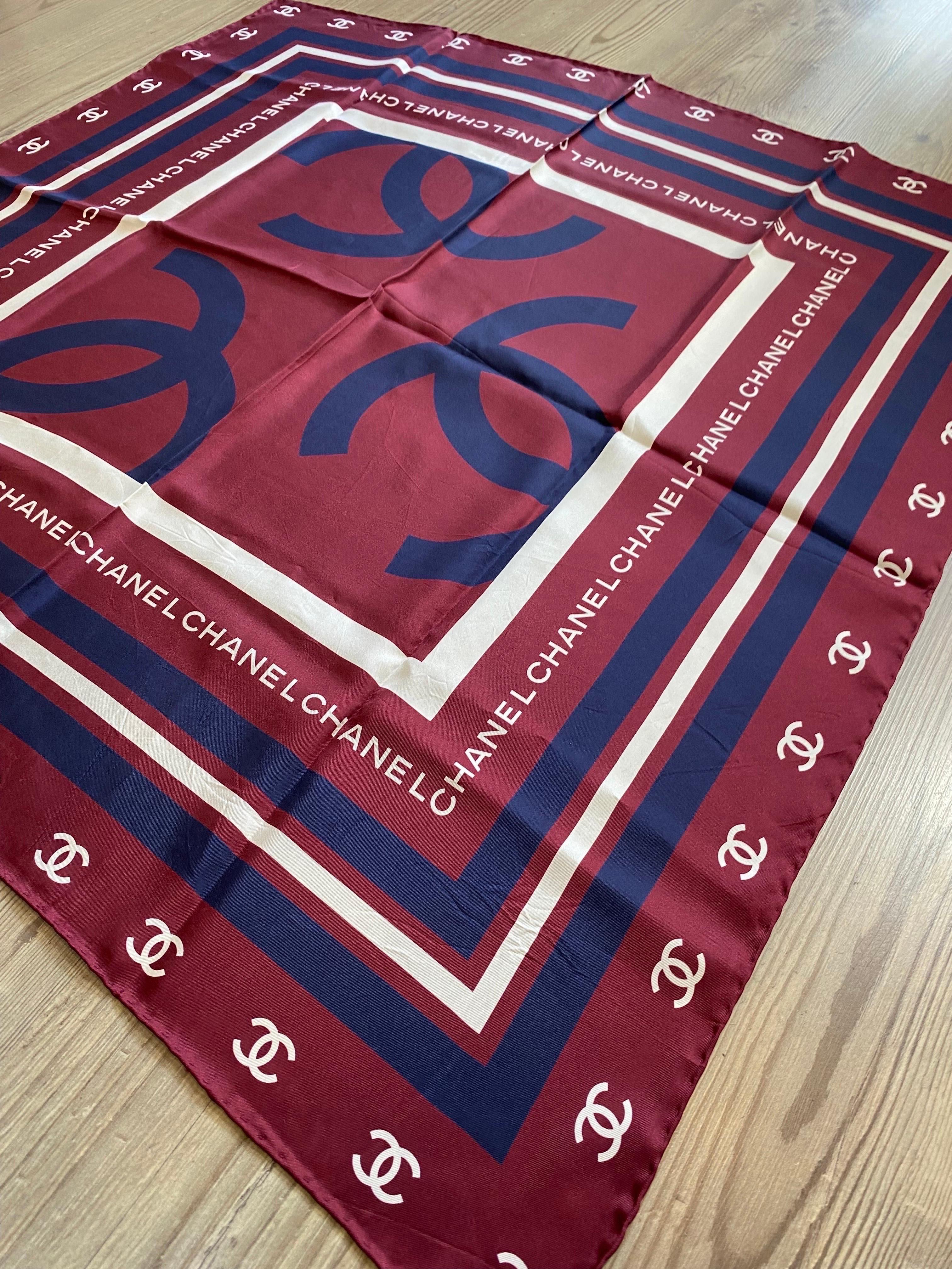 Chanel scarf foulard carrè bordeaux In New Condition In Carnate, IT