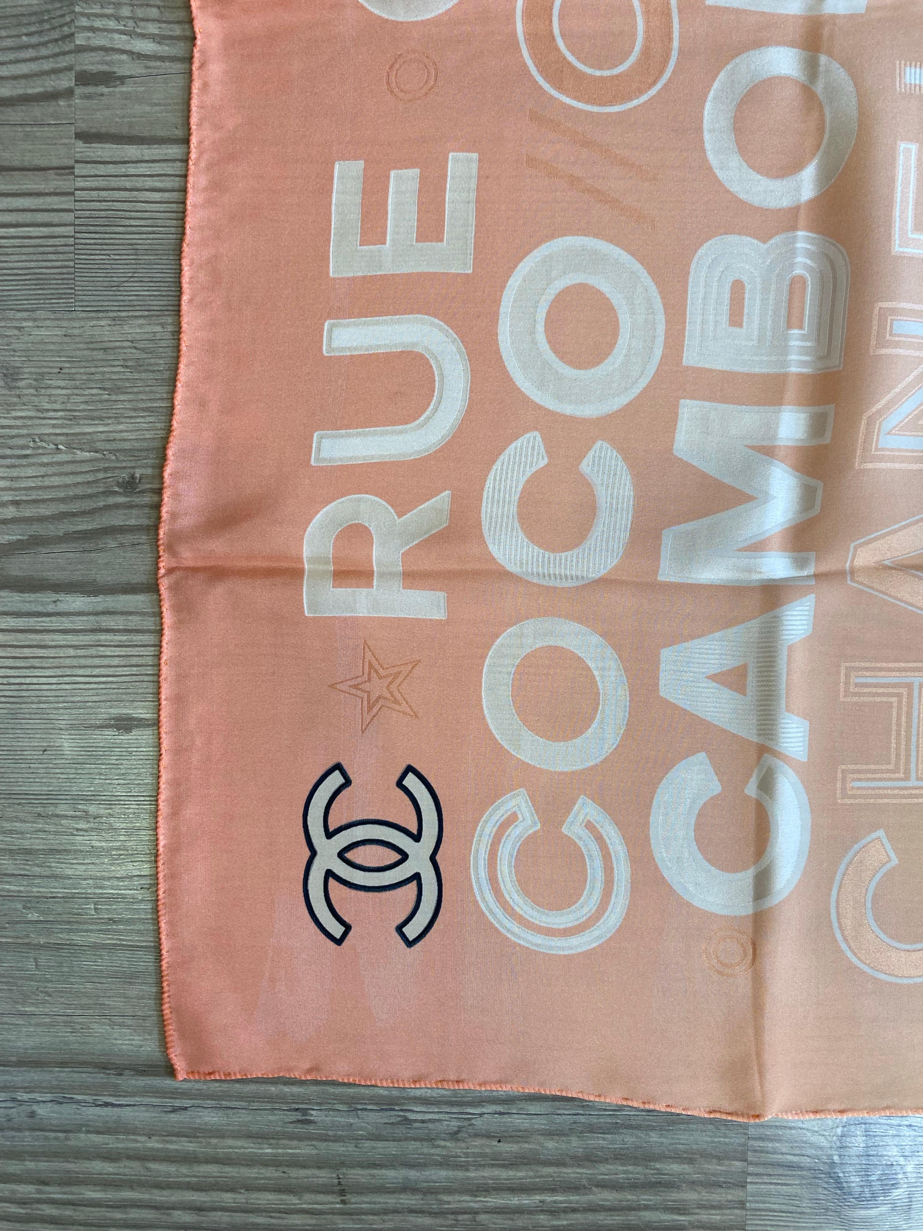 Foulard Chanel di colore arancione. In condizioni Nuovo in vendita a Carnate, IT