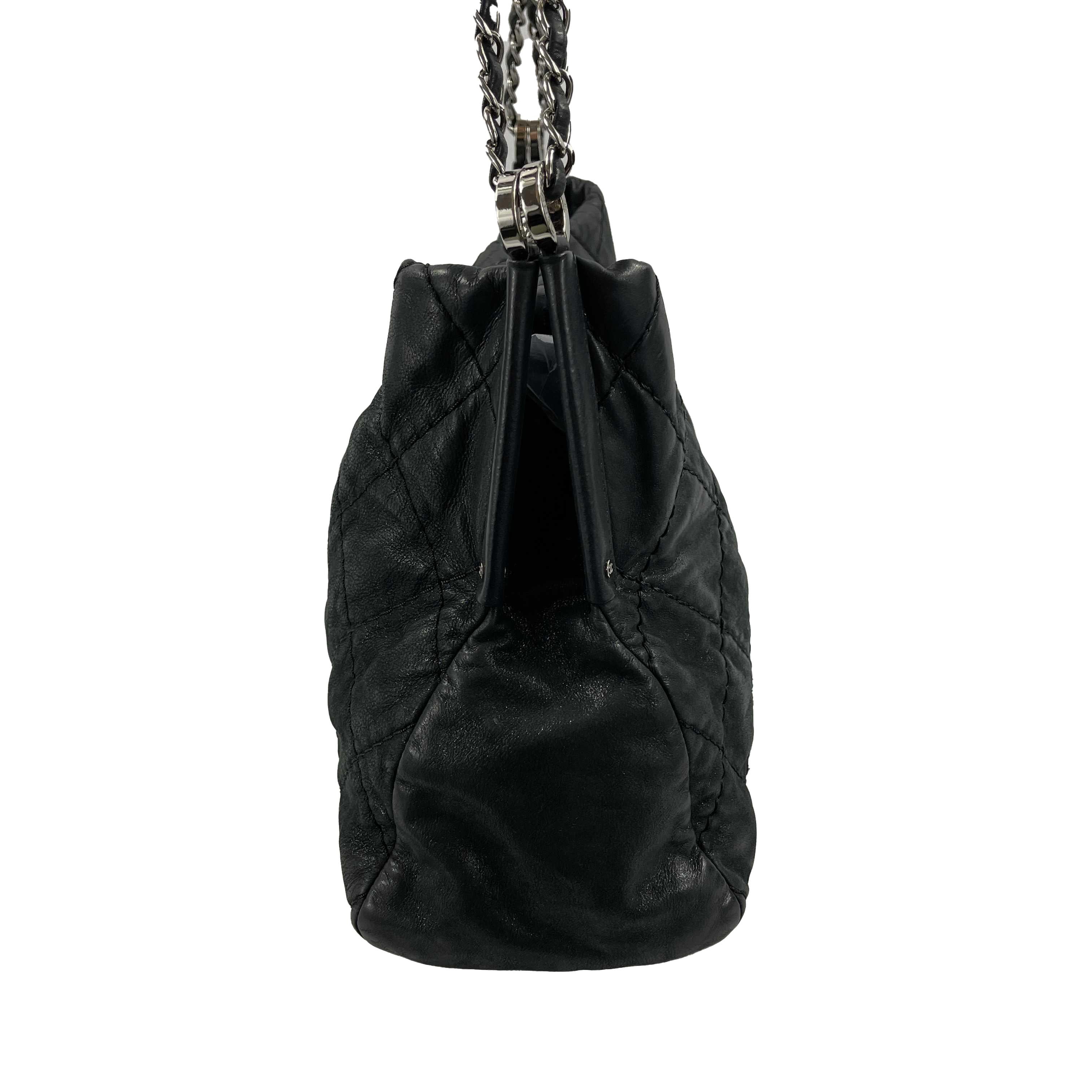 CHANEL - Sea Hit Black Iridescent CC Calfskin Medium Shoulder Bag For Sale 6
