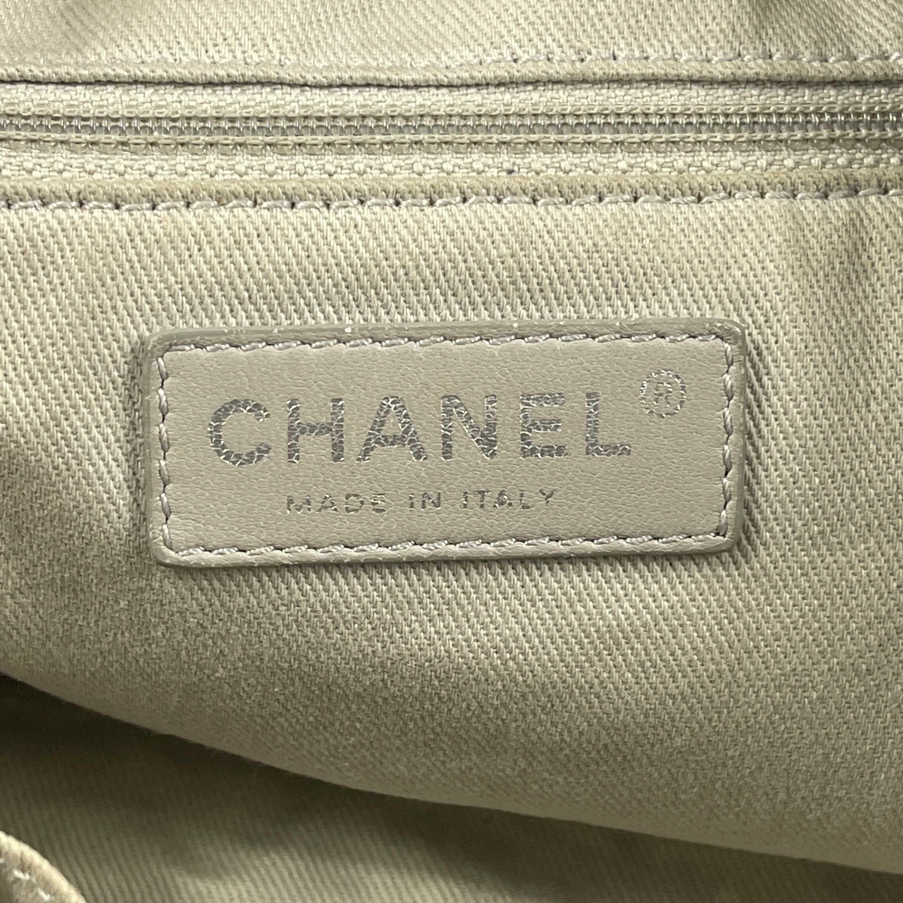 CHANEL - Sea Hit Black Iridescent CC Calfskin Medium Shoulder Bag For Sale 8