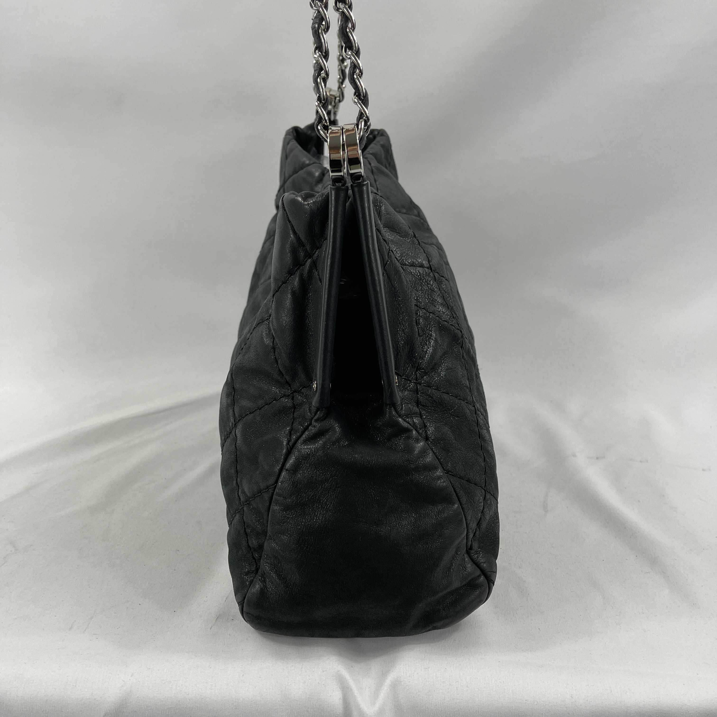 CHANEL - Sea Hit Black Iridescent CC Calfskin Medium Shoulder Bag For Sale 11