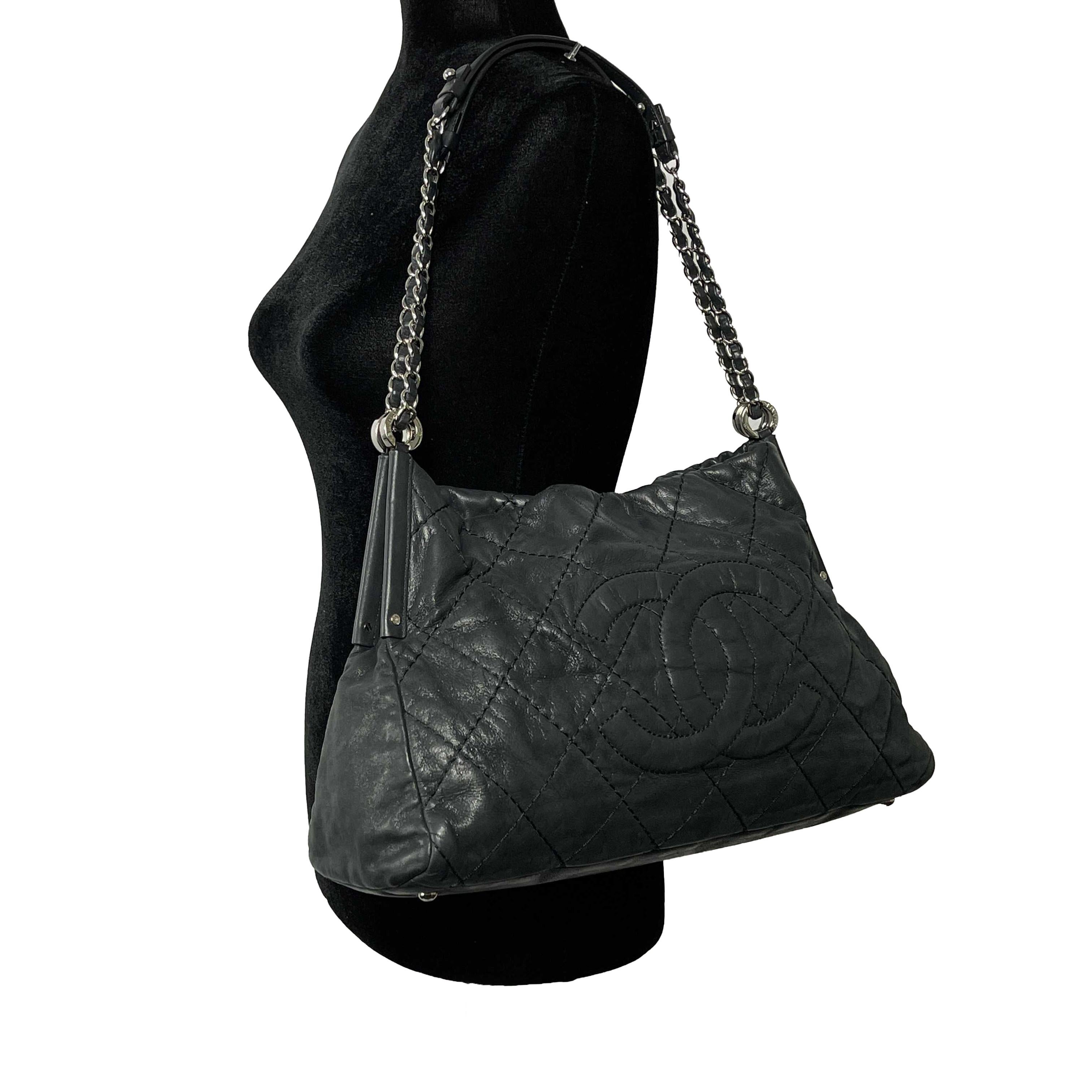 CHANEL - Sea Hit Black Iridescent CC Calfskin Medium Shoulder Bag For Sale 2