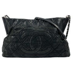 CHANEL - Sea Hit Black Iridescent CC Sac à bandoulière moyen en cuir de veau