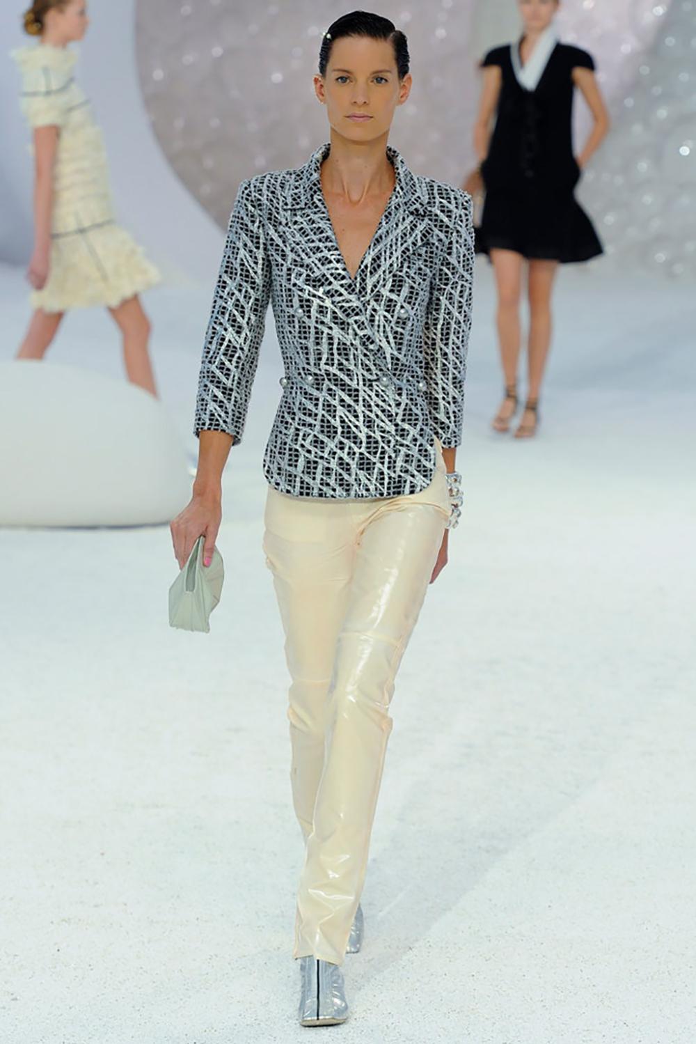 Chanel Sea Realm Fantasy Tweed Jacke mit Perlengürtel 36 FR im Zustand „Hervorragend“ im Angebot in Dubai, AE