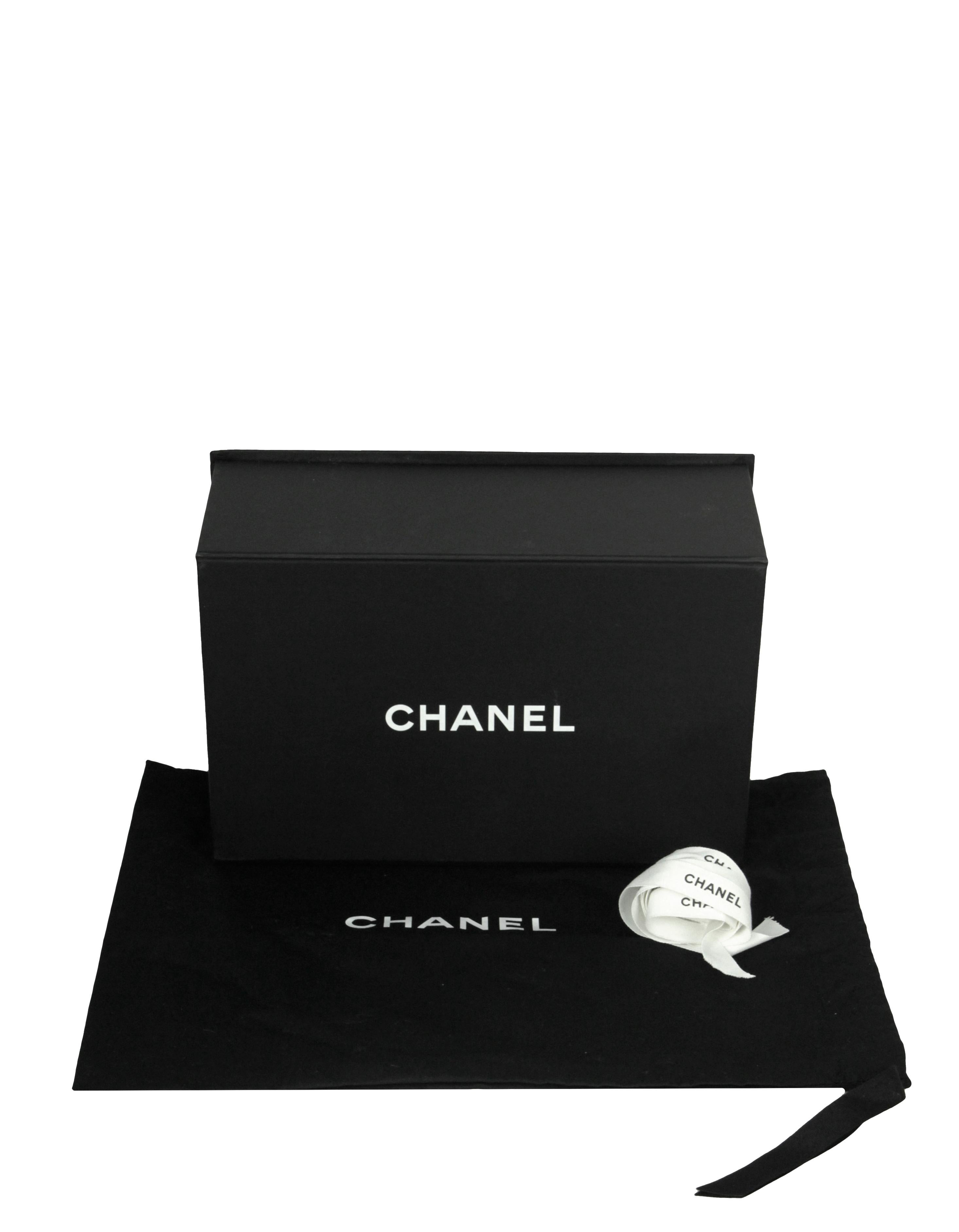 Chanel Meerschaumgrüne gesteppte rechteckige Mini-Klappentasche aus Lammfell im Angebot 5