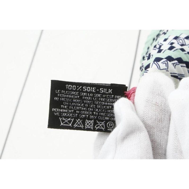 Chanel Bufanda plisada Locomotora de tren CC de seda verde granate 860914 Gris en venta