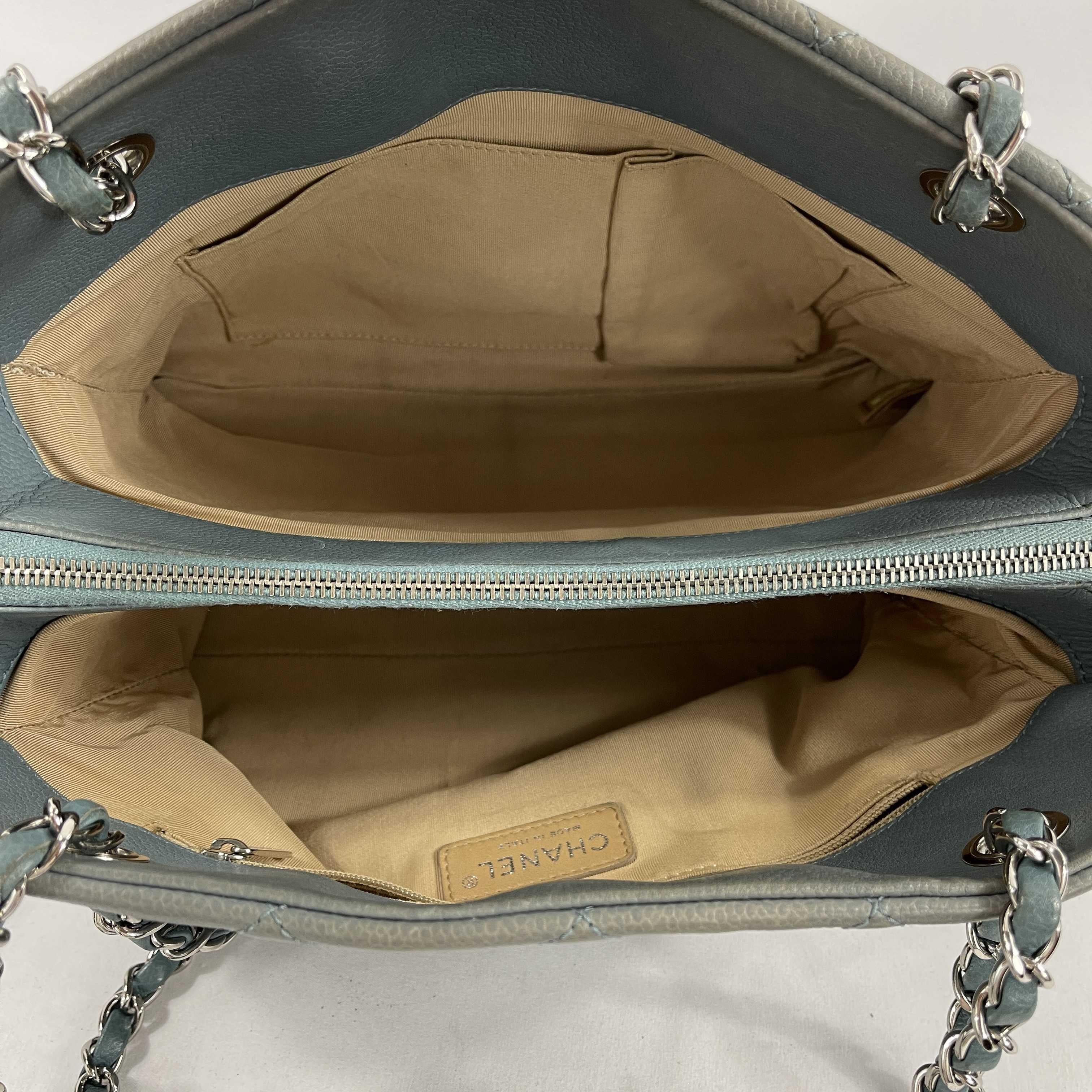 Women's CHANEL  Seafoam / Silver CC Caviar Medium Leather Shopping Tote / Shoulder Bag For Sale
