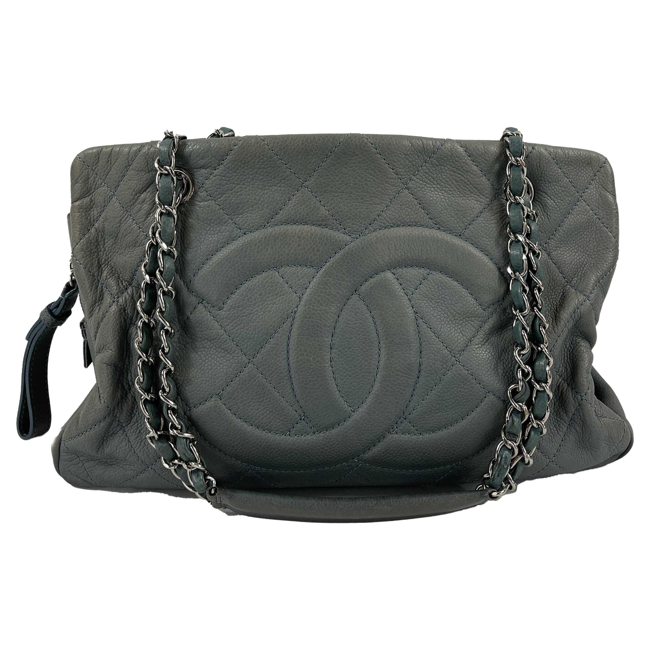 CHANEL  Seafoam / Silber CC Kaviar Medium Leder Einkaufstasche / Umhängetasche im Angebot