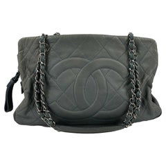 CHANEL  Seafoam / Silber CC Kaviar Medium Leder Einkaufstasche / Umhängetasche