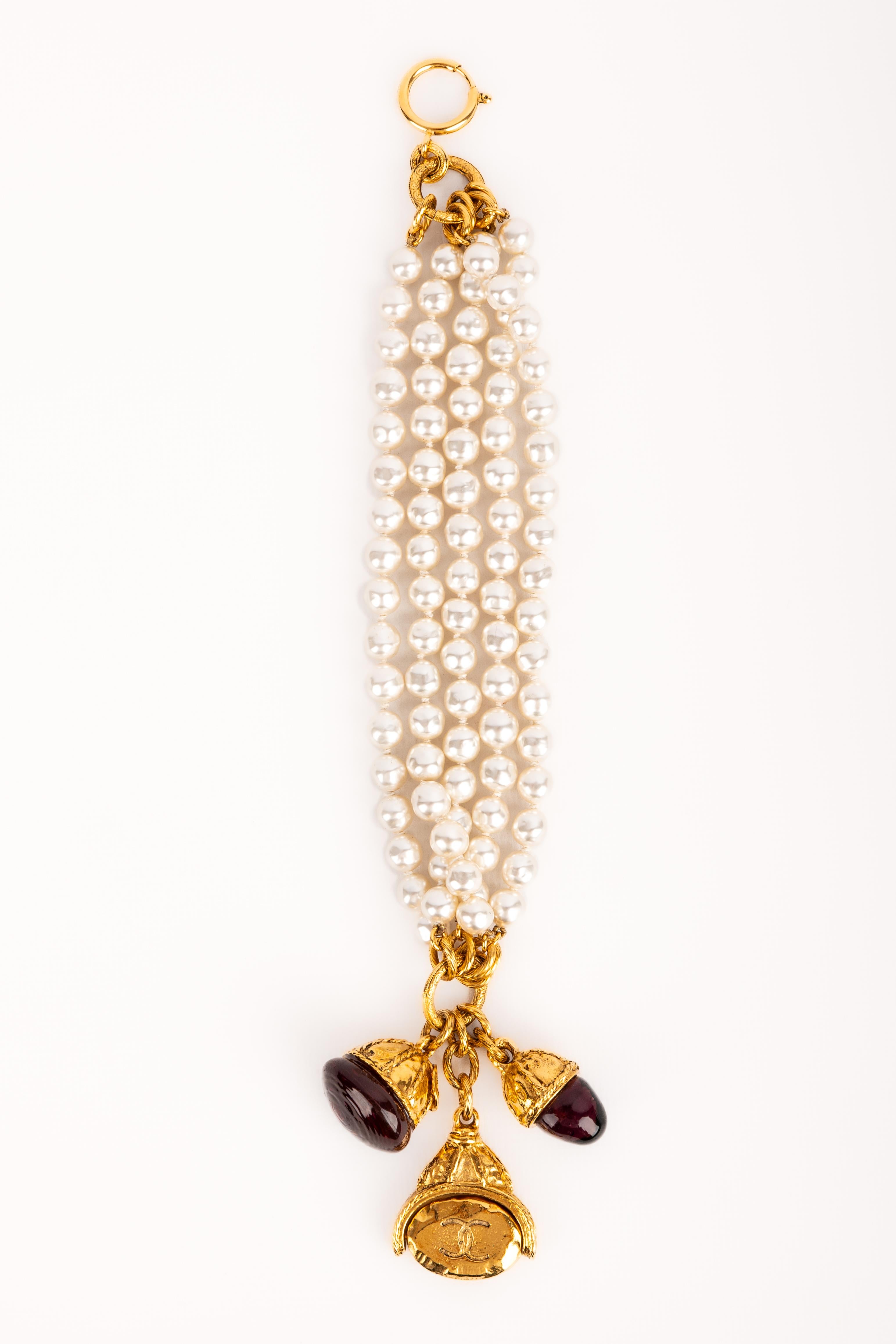 Bracciale con sigillo Chanel anni '90 In condizioni ottime in vendita a SAINT-OUEN-SUR-SEINE, FR
