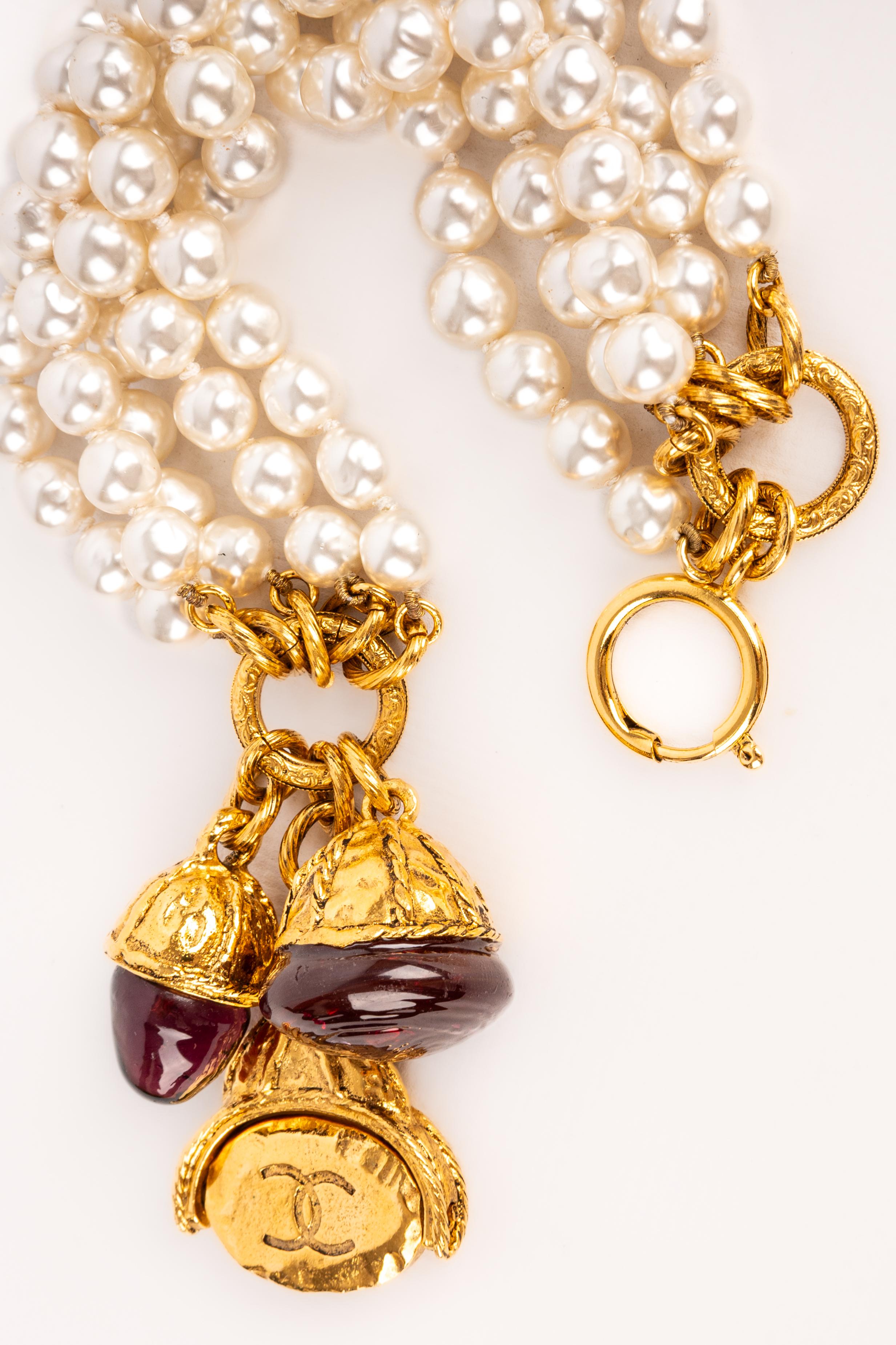 Bracciale con sigillo Chanel anni '90 in vendita 2