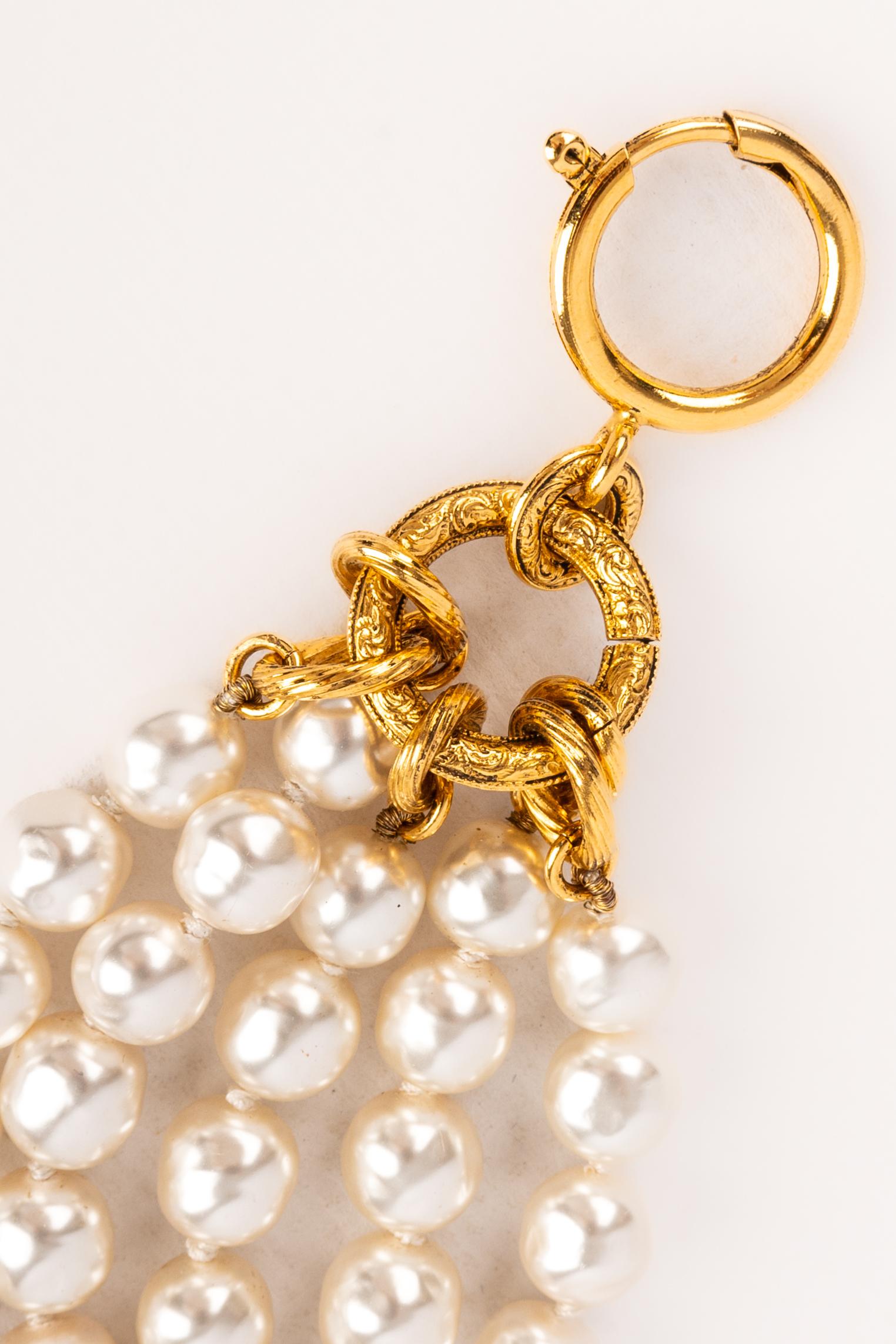 Bracciale con sigillo Chanel anni '90 in vendita 3