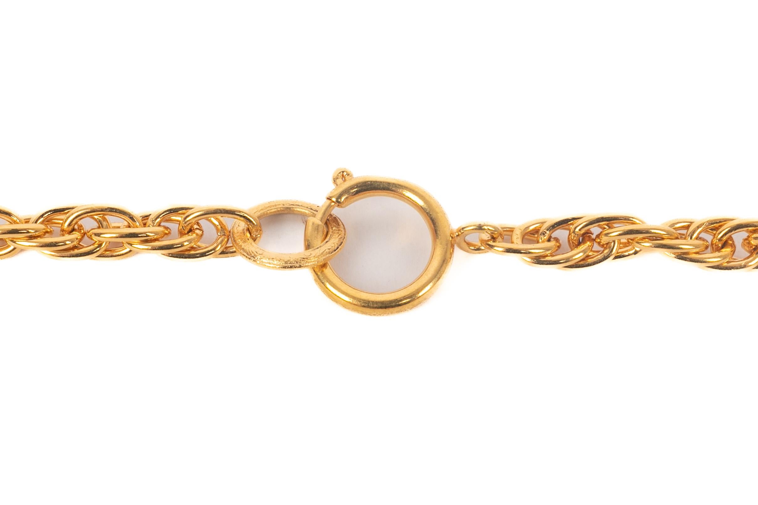 Collar con sello Chanel 1993 en venta 1