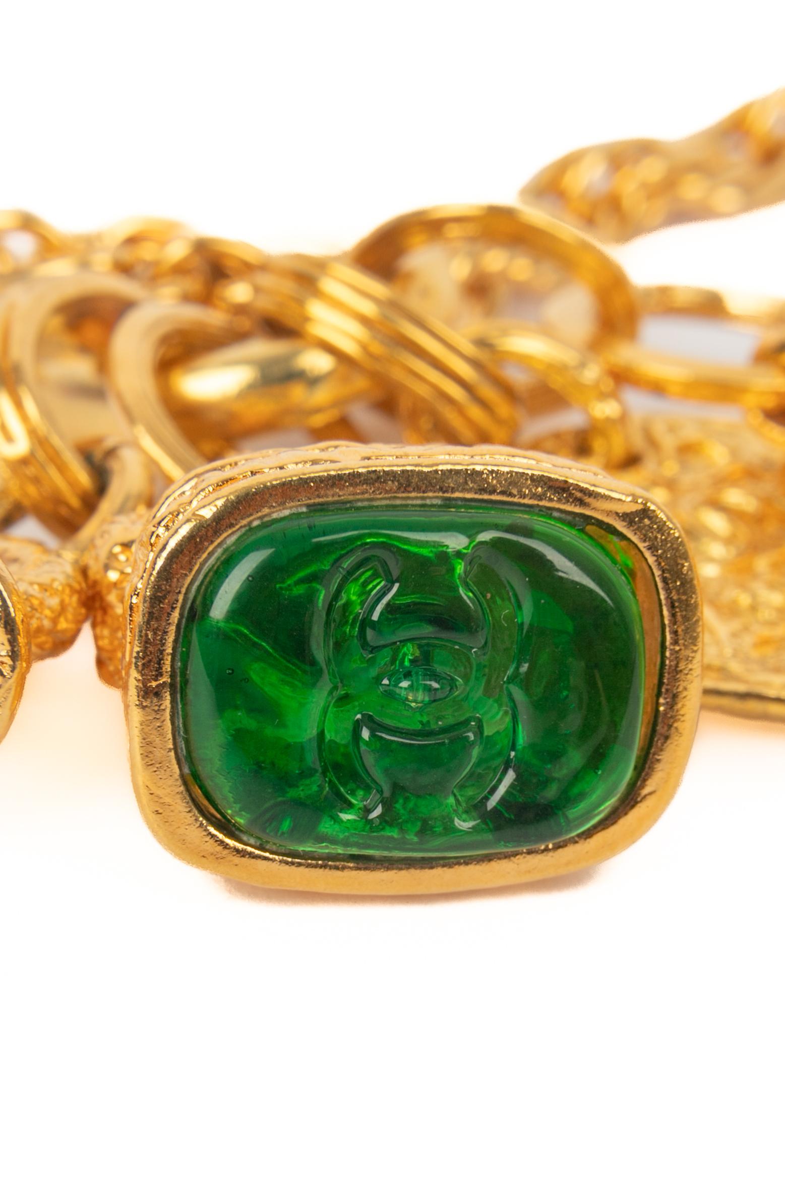 Collar con sello Chanel 1993 en venta 2