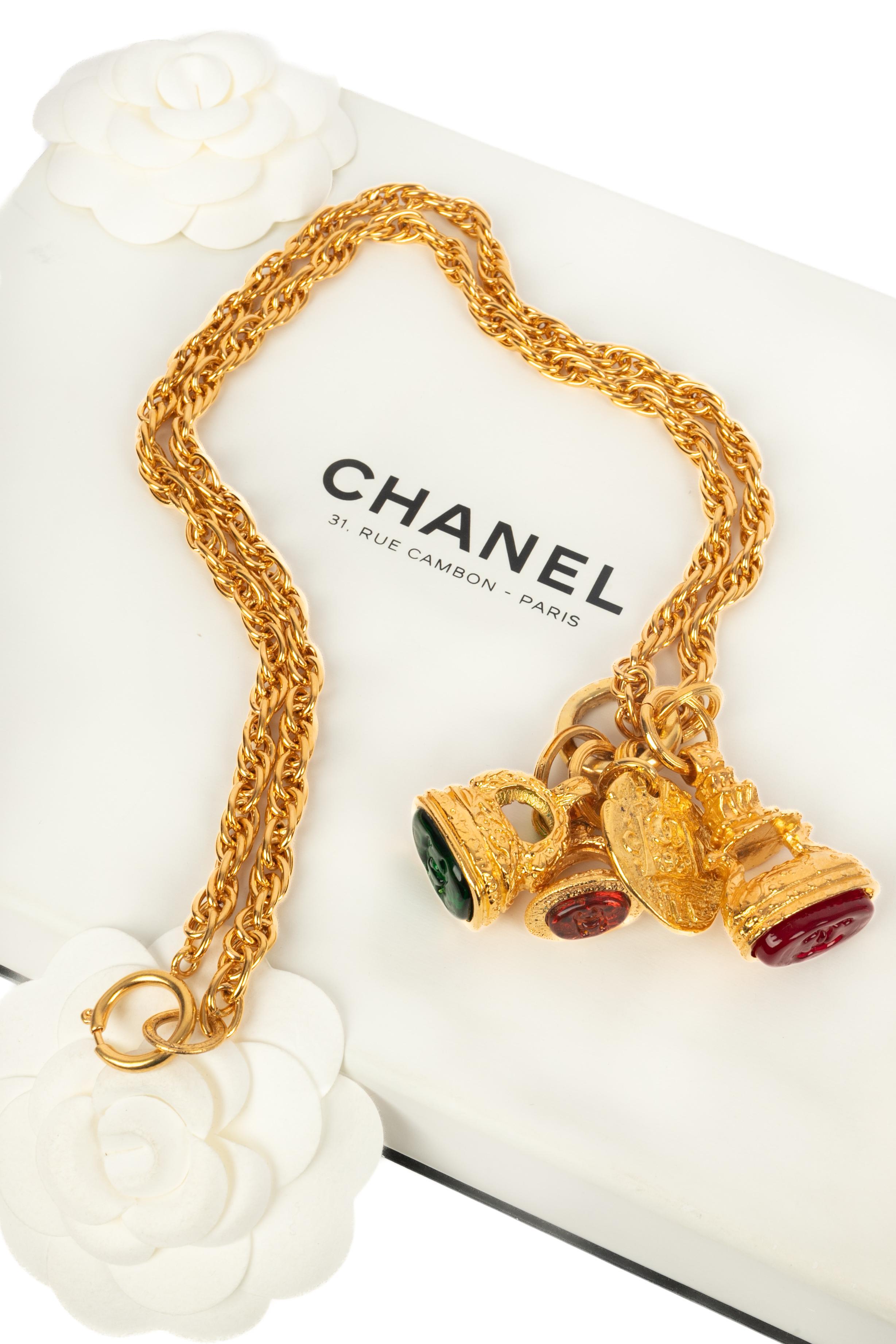 Collar con sello Chanel 1993 en venta
