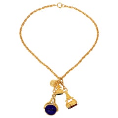 Chanel, Siegel-Halskette mit Glaspaste, 1993