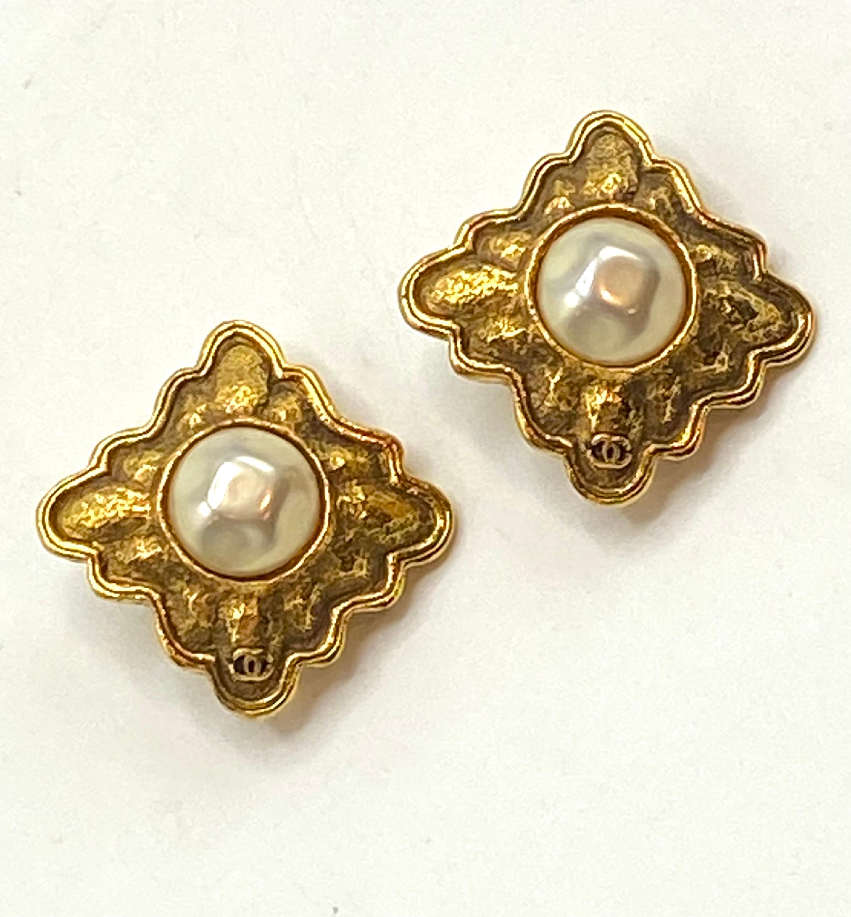 An elegant pair of Chanel earrings from 1989 season 26. Karl Lagerfeld was head of Chanel during this period. In 1986 he hired Victoire de Castellane as head jewelry designer. She stayed for ten years before moving onto Dior. Each earrings has a