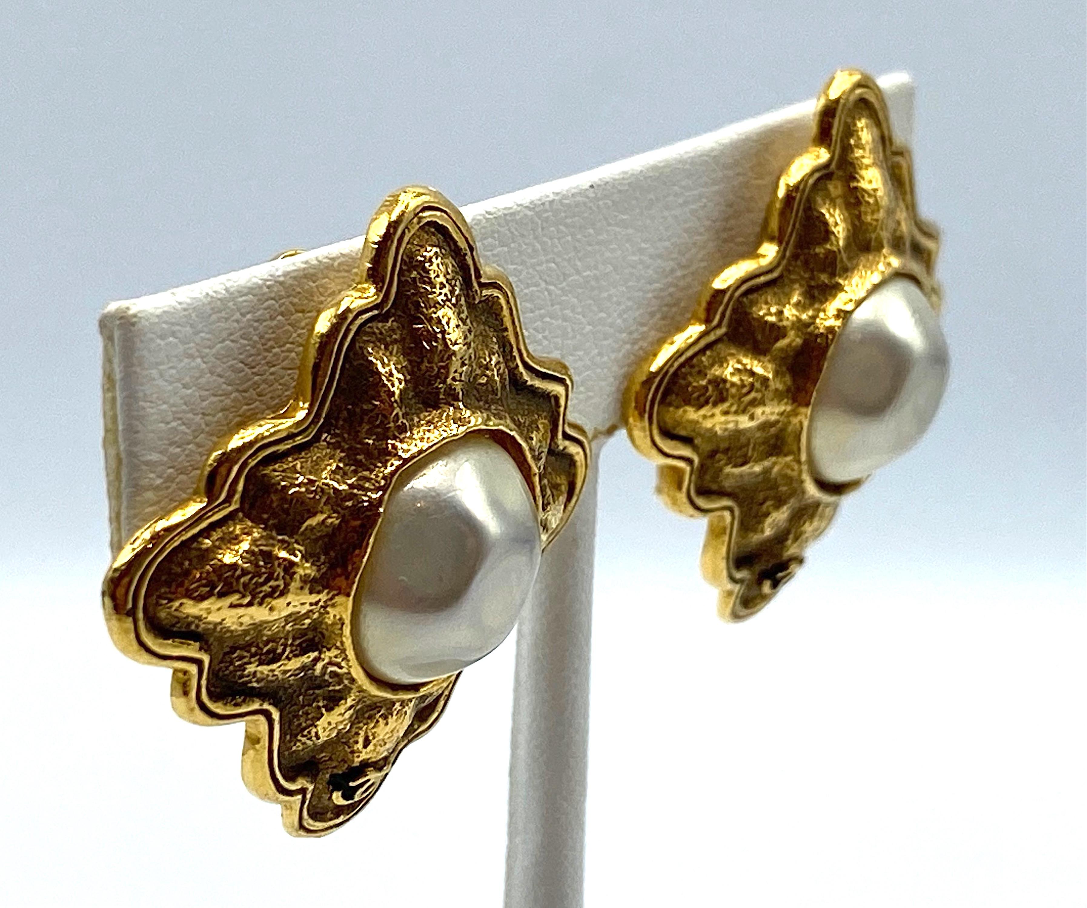 Chanel Season 26, 1989 Gold and Pearl Earrings design by Victoire de Castellane In Good Condition In New York, NY