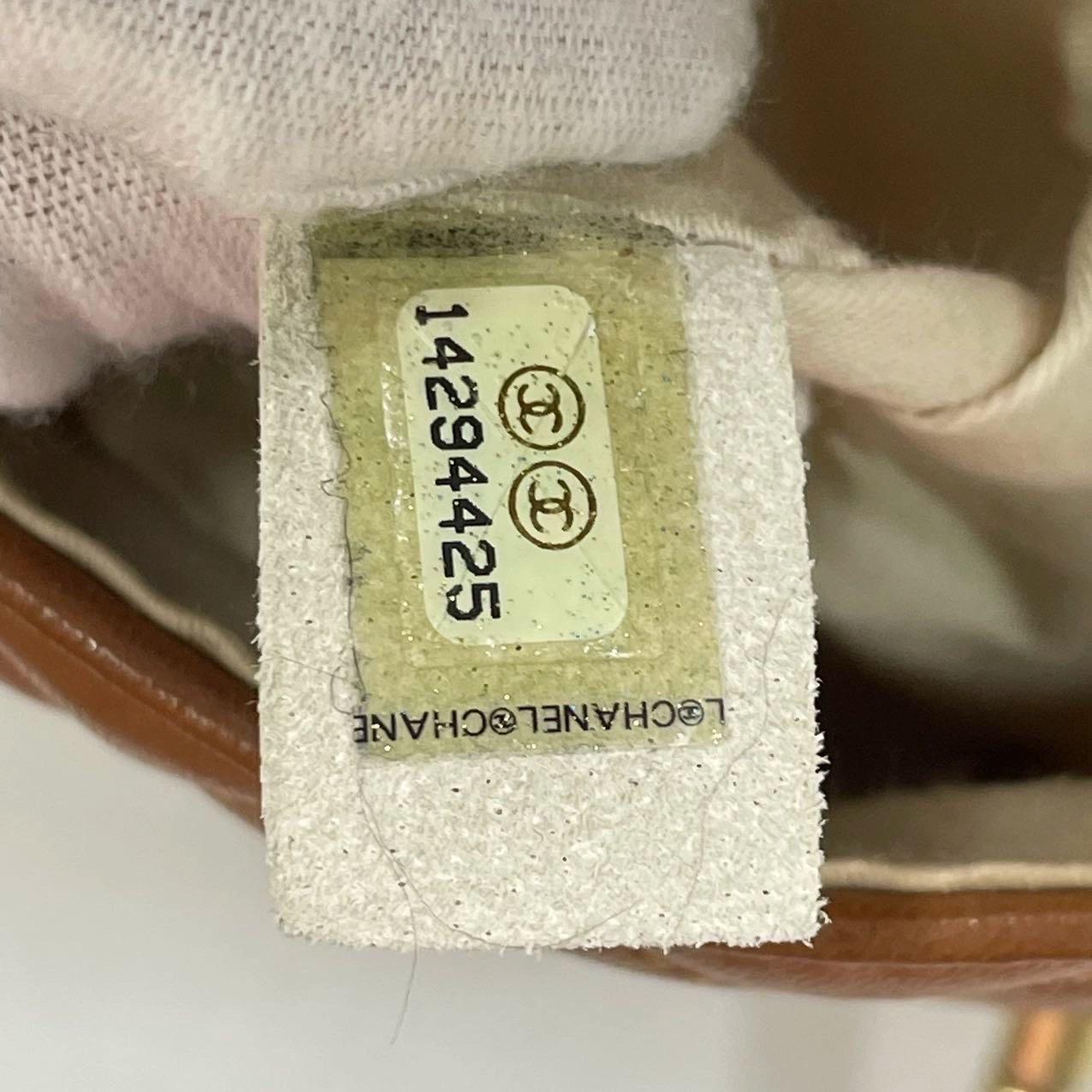 Chanel Seasonal Flap Medium Caramel Tan Brown Leather Valentine Marine Charms For Sale 7