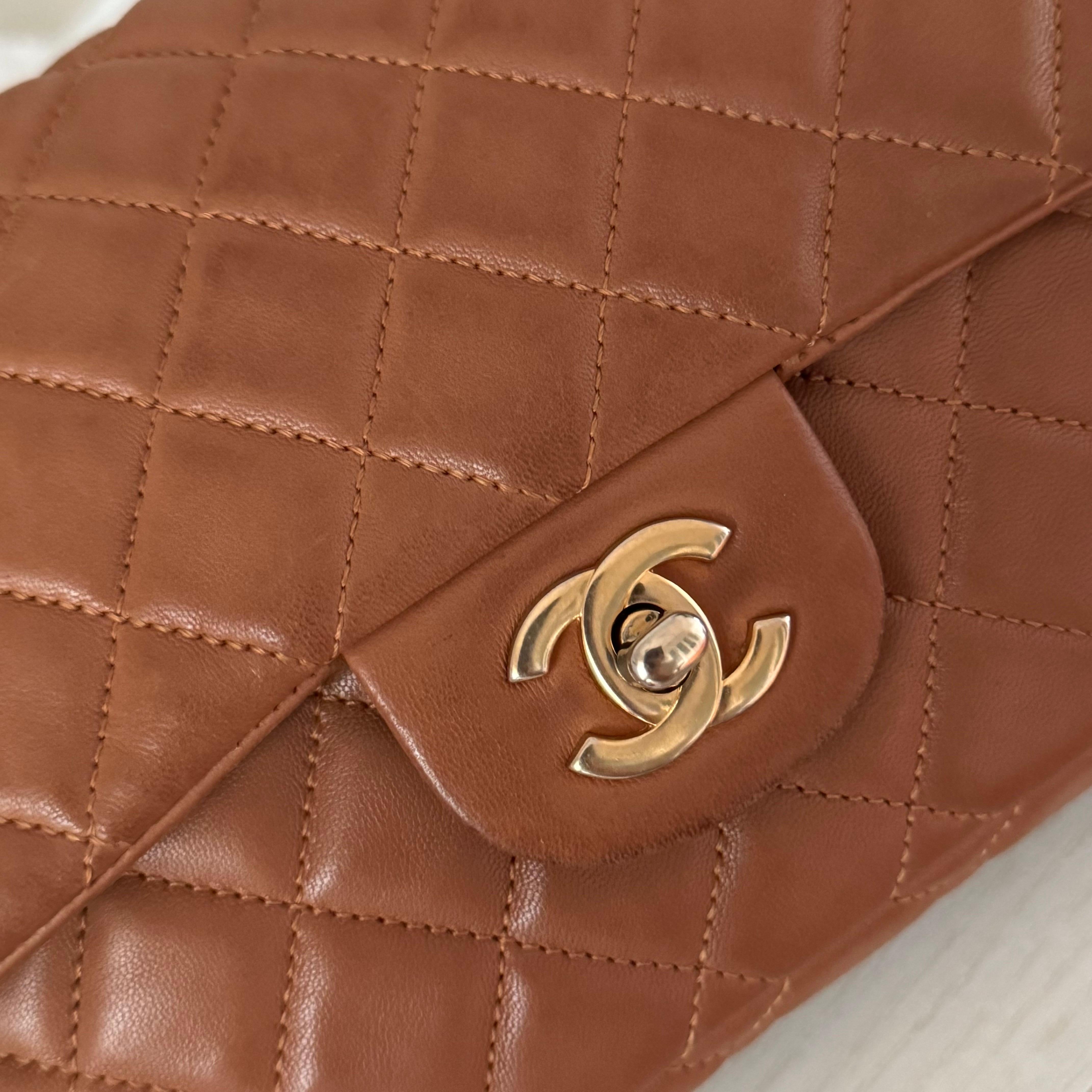 Chanel Seasonal Flap Medium Caramel Tan Brown Leather Valentine Marine Charms For Sale 9