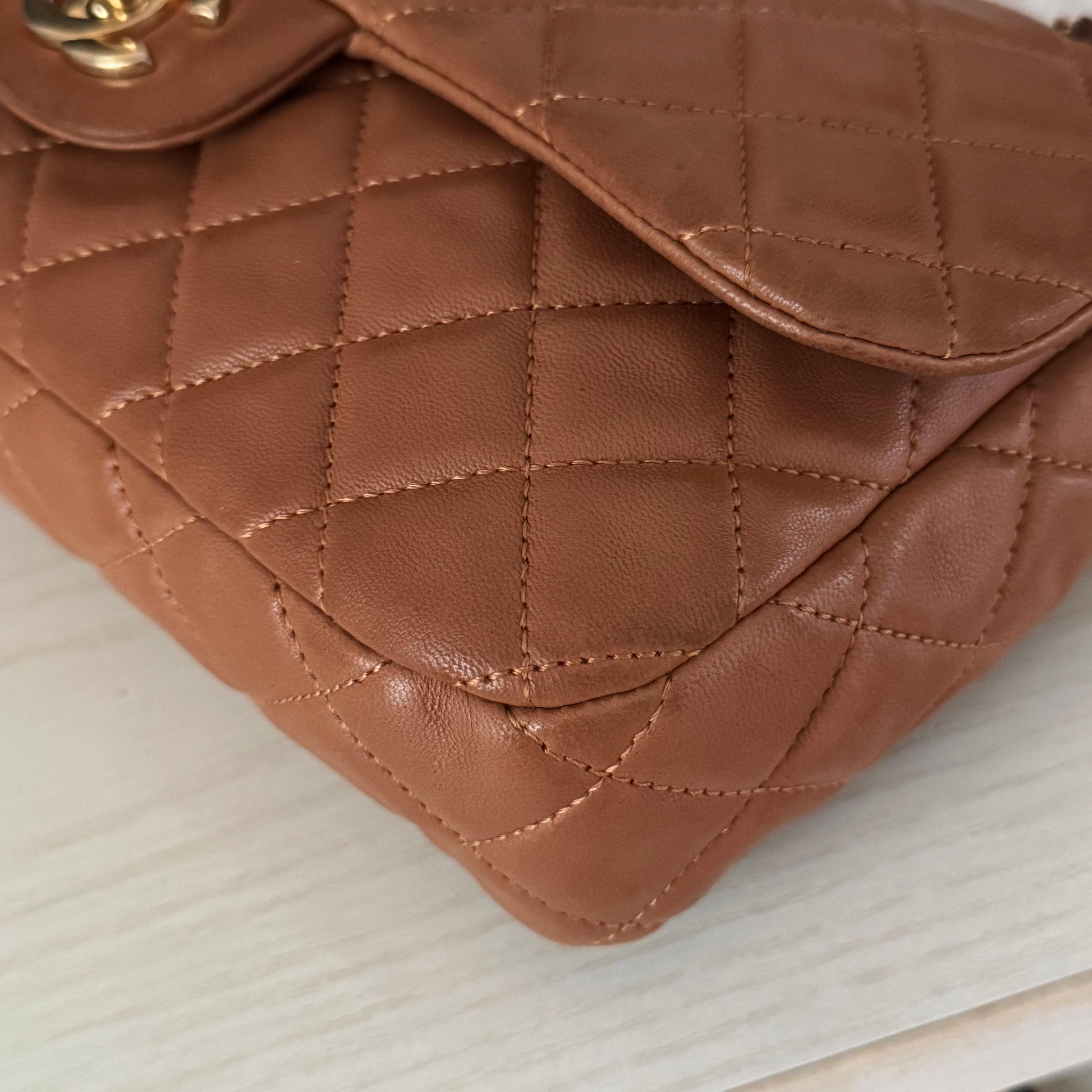 Chanel Seasonal Flap Medium Caramel Tan Brown Leather Valentine Marine Charms For Sale 10