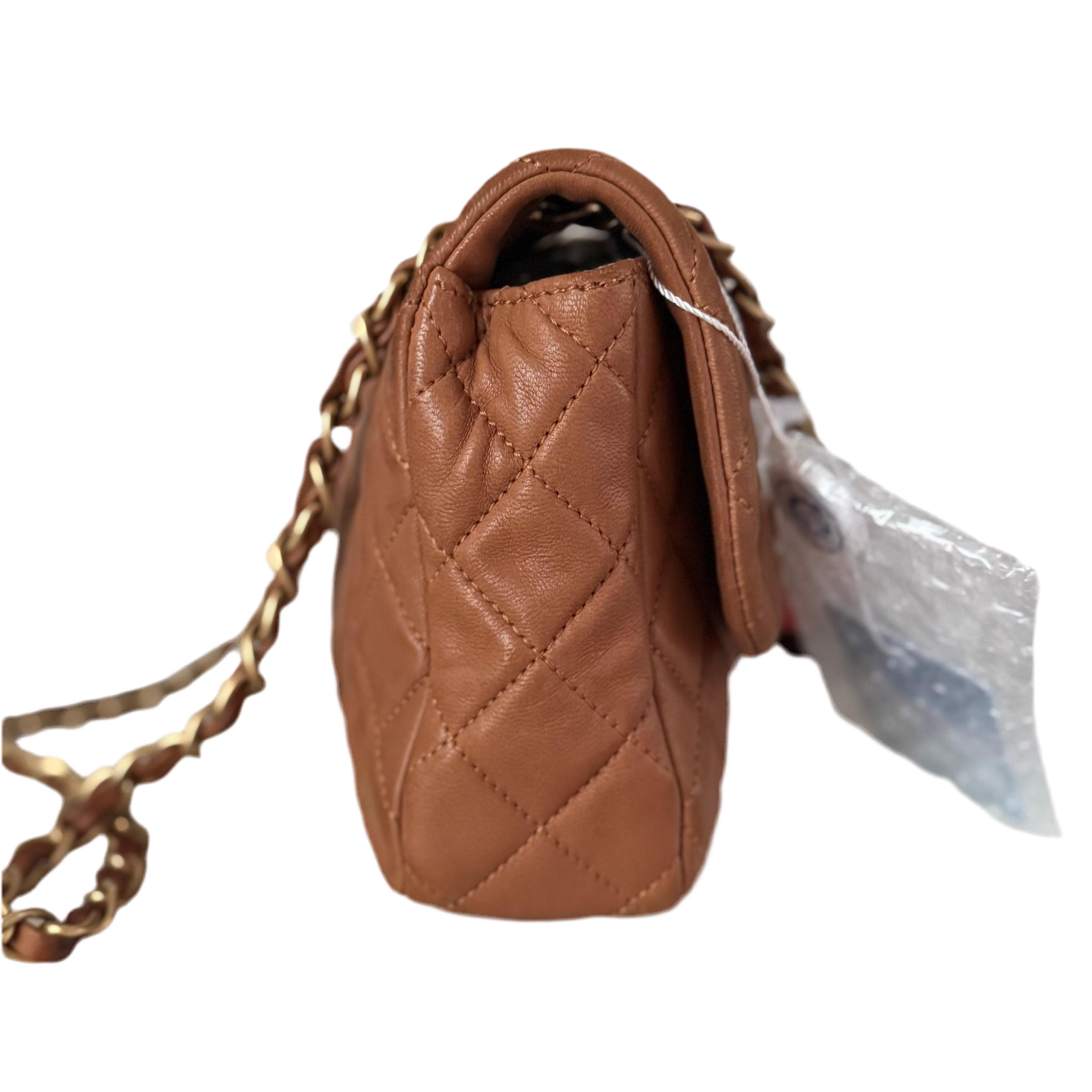 Women's Chanel Seasonal Flap Medium Caramel Tan Brown Leather Valentine Marine Charms For Sale