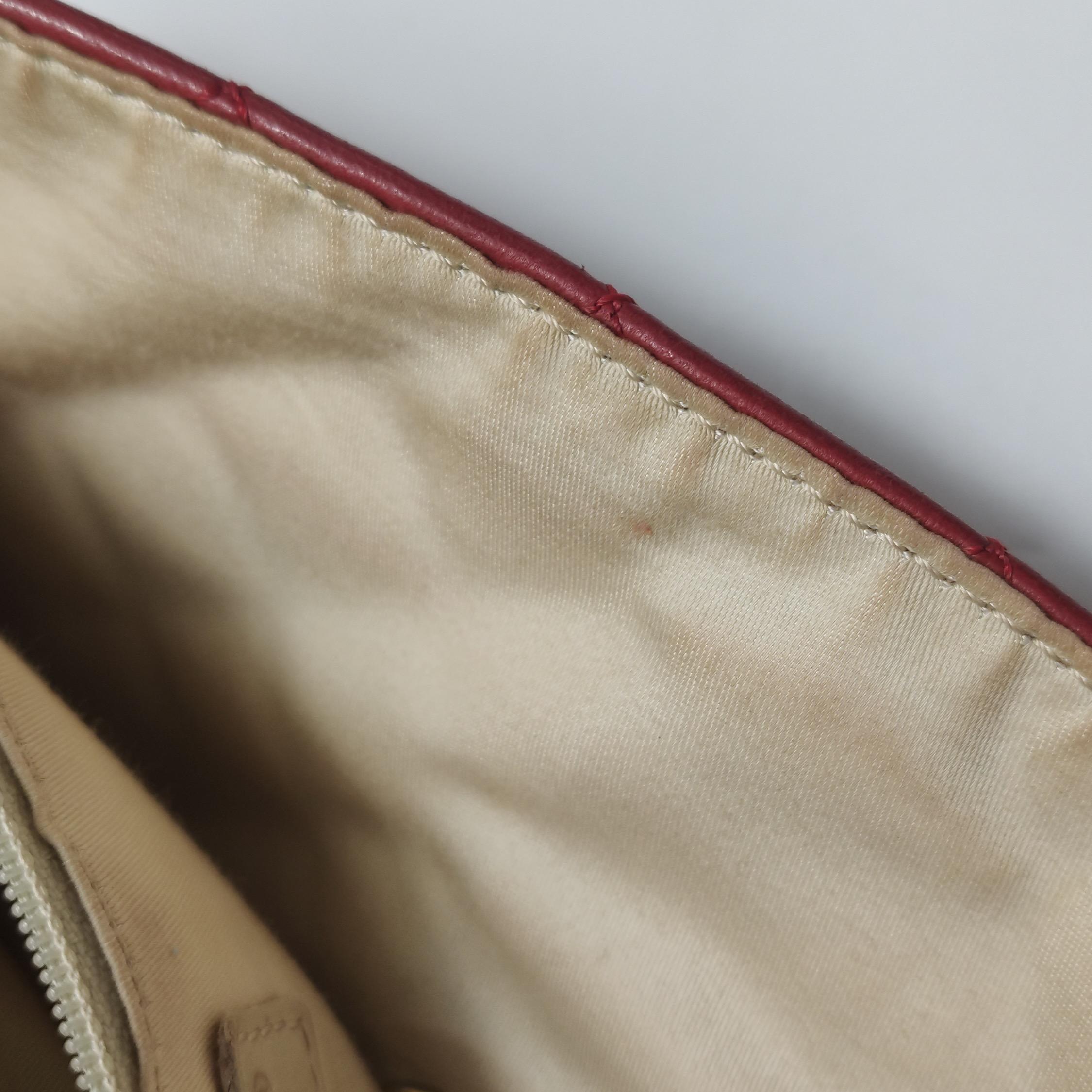 Chanel Seasonal Flap Medium Red Lambskin Leather Valentine Marine Charms en vente 5