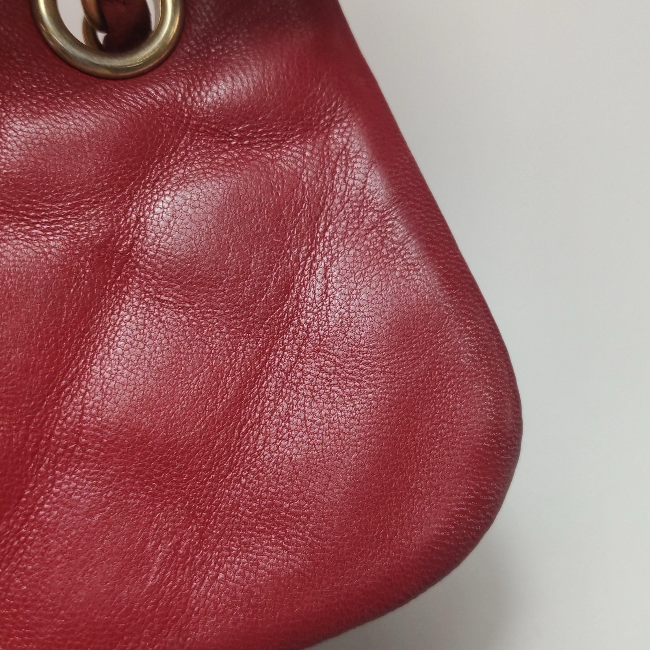 Chanel Seasonal Flap Medium Red Lambskin Leather Valentine Marine Charms en vente 11