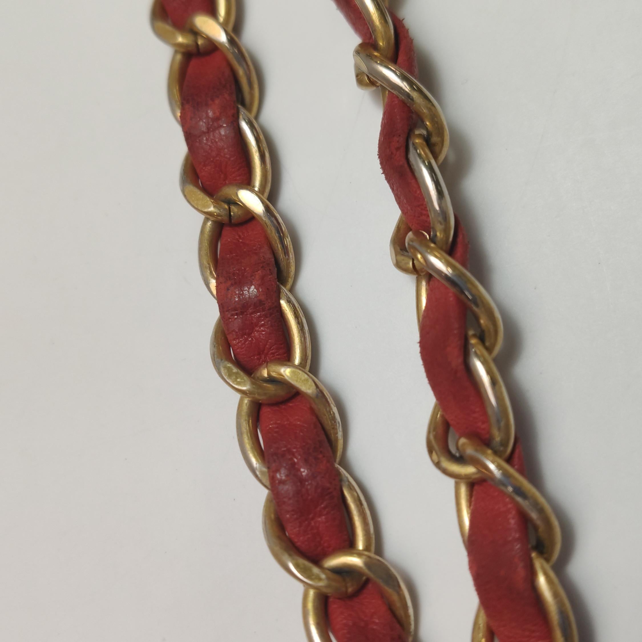 Chanel Seasonal Flap Medium Red Lambskin Leather Valentine Marine Charms en vente 4