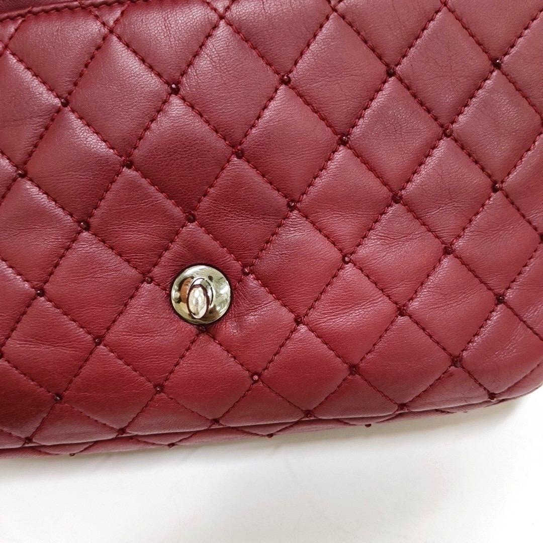 Chanel Seasonal Flap Petit cuir d'agneau bourgogne avec clous, 2012-13 en vente 6