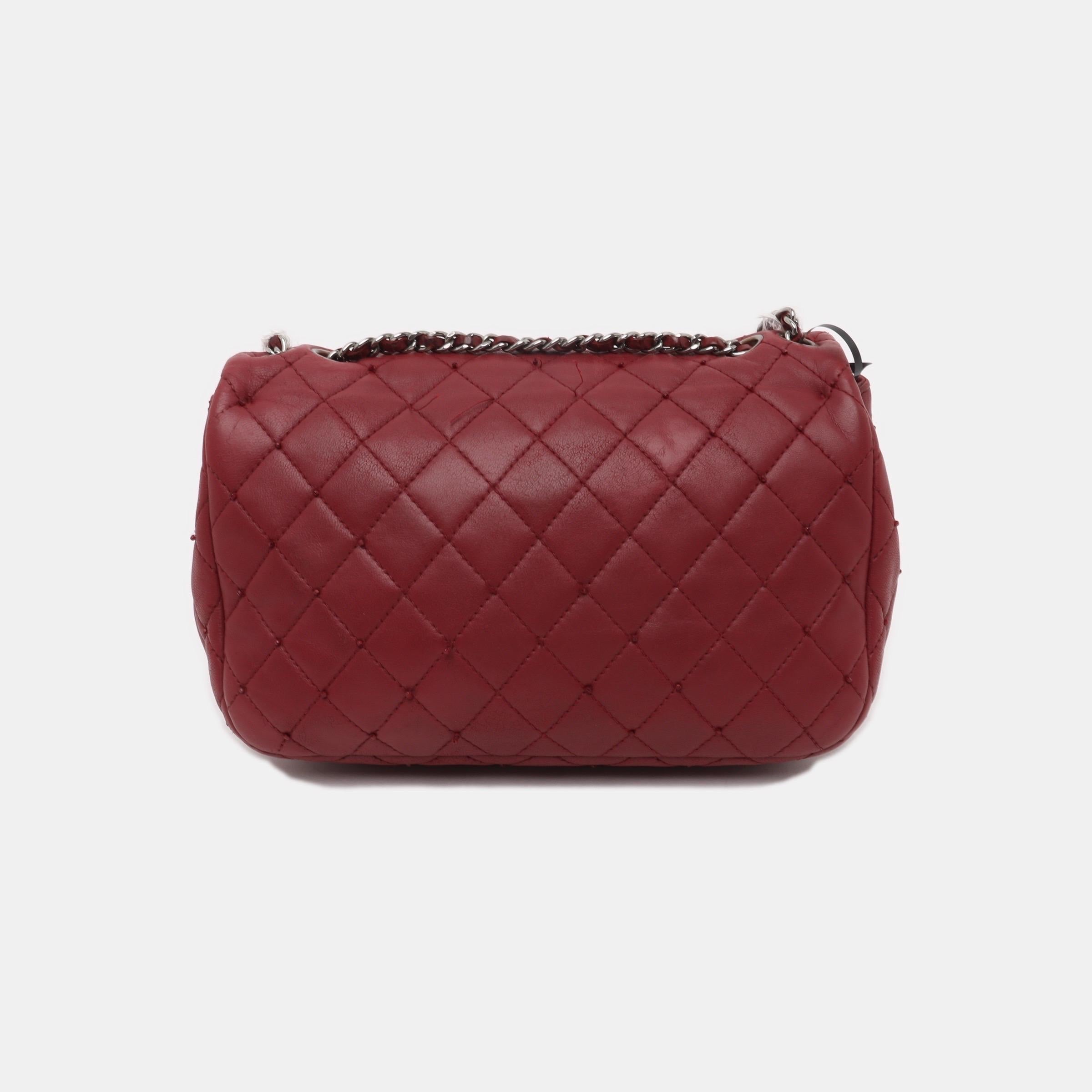 Chanel Seasonal Flap Petit cuir d'agneau bourgogne avec clous, 2012-13 Bon état - En vente à AUBERVILLIERS, FR