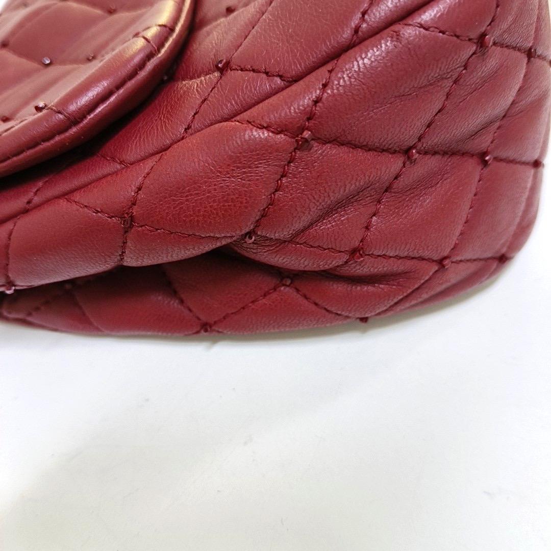 Chanel Seasonal Flap Petit cuir d'agneau bourgogne avec clous, 2012-13 en vente 2
