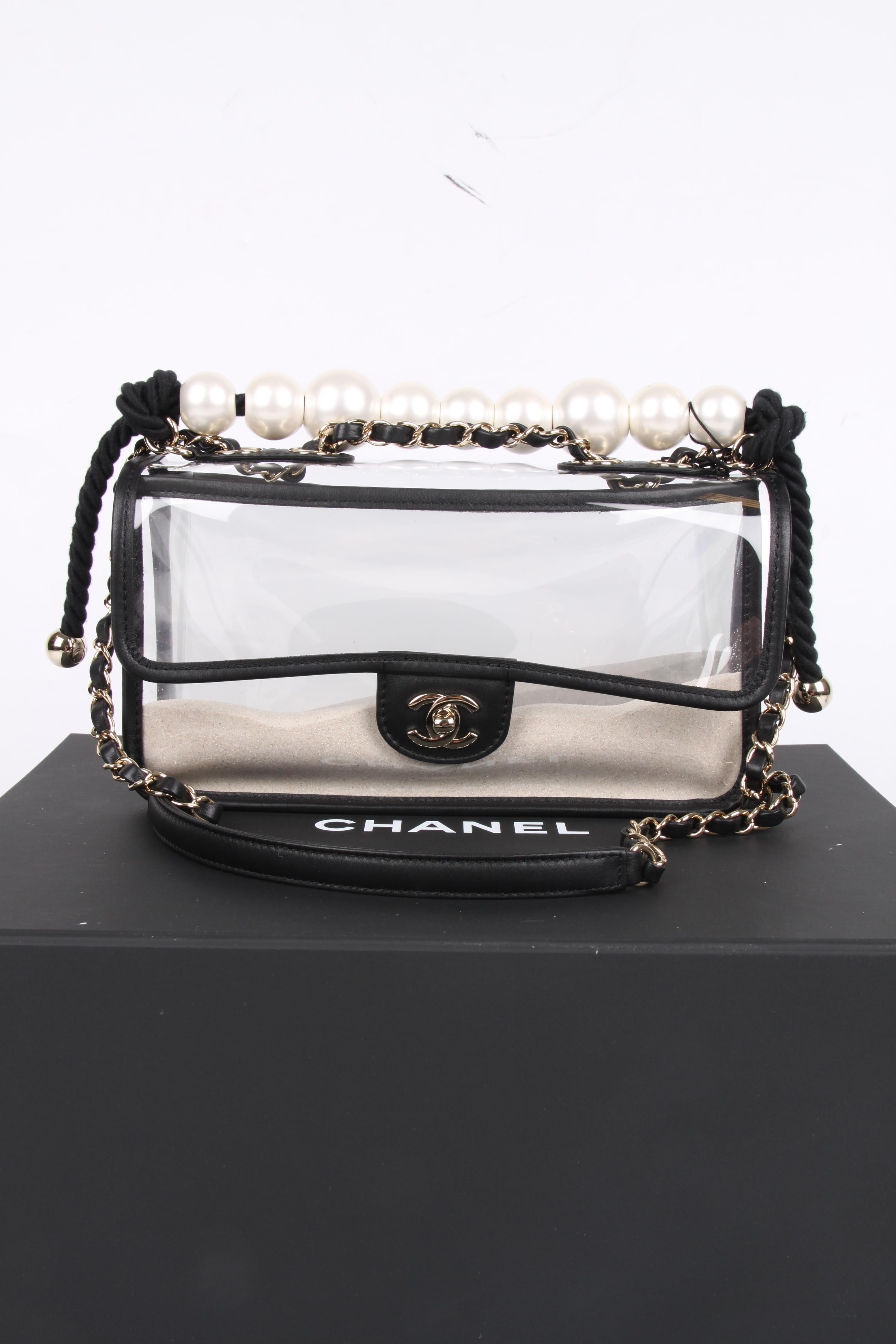 Storefresh! This is a very special item!

A see-through Chanel Flap Bag with a layer of sand on the front and bag. Front closure with a gold-tone CC turnlock.

On top you find a shoulder chain which is entwined with black leather, it can be worn