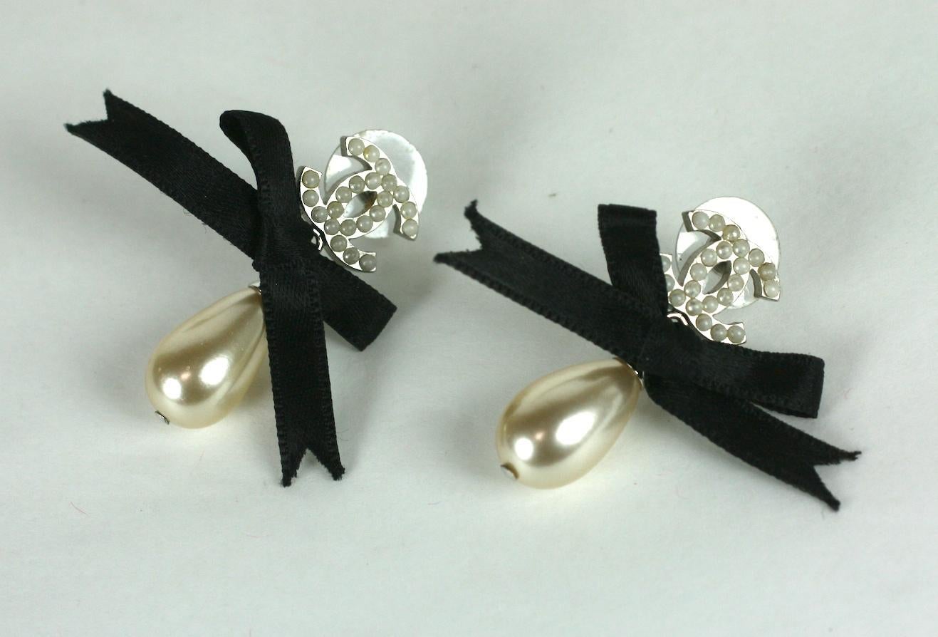 chanel bow pearl earrings