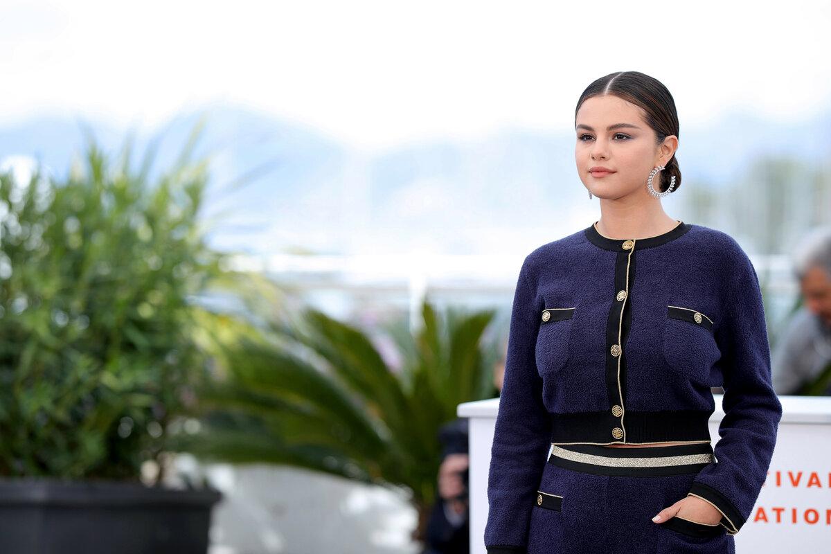 Chanel Selena Gomez Stil La Pausa Jacke im Zustand „Hervorragend“ im Angebot in Dubai, AE