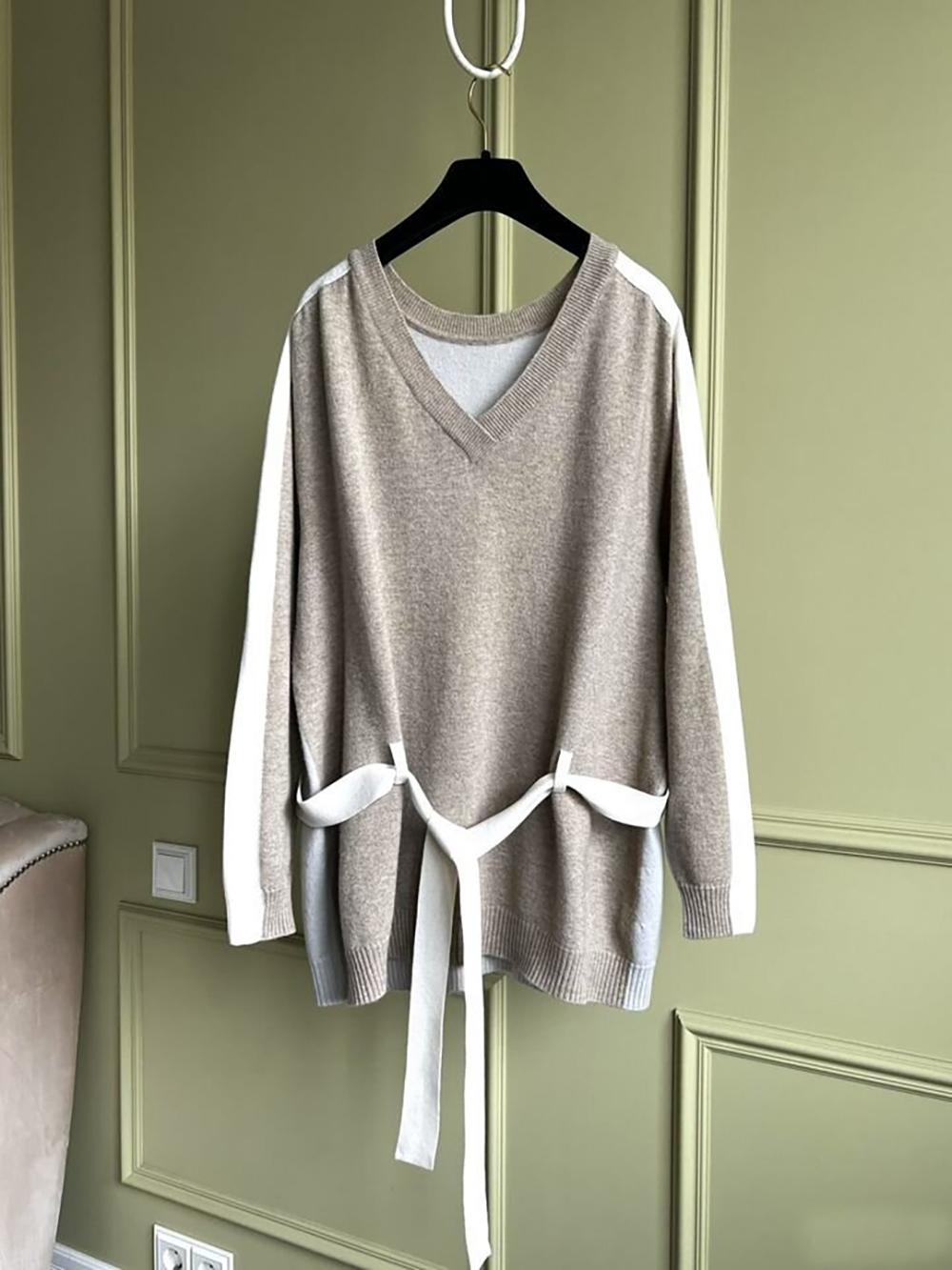 Chanel Seoul CC Buttons Belted Cashmere Jumper For Sale 1