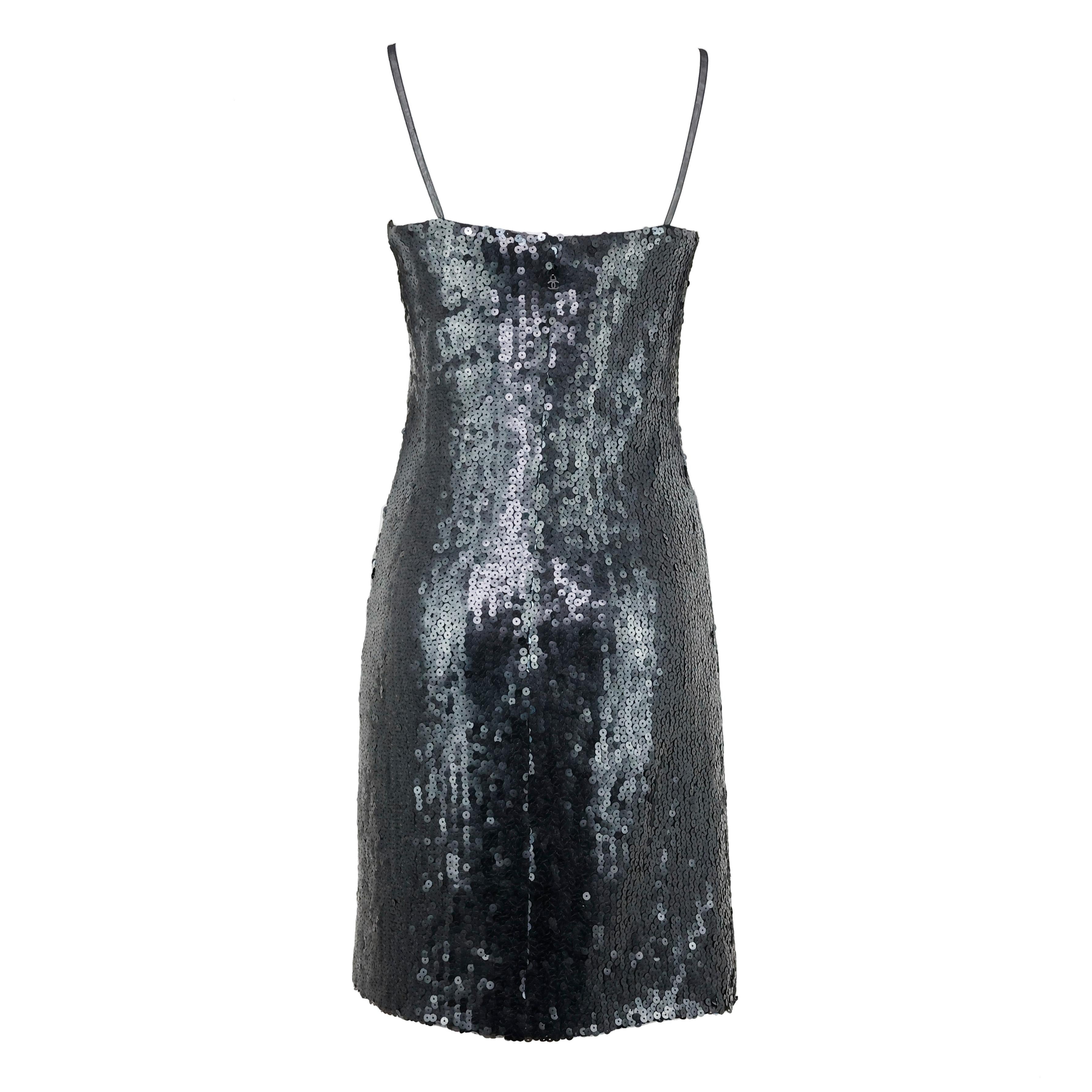 Chanel sequin mini dress color black, CC closure. Size 34 FR.

Condition:
Excellent.