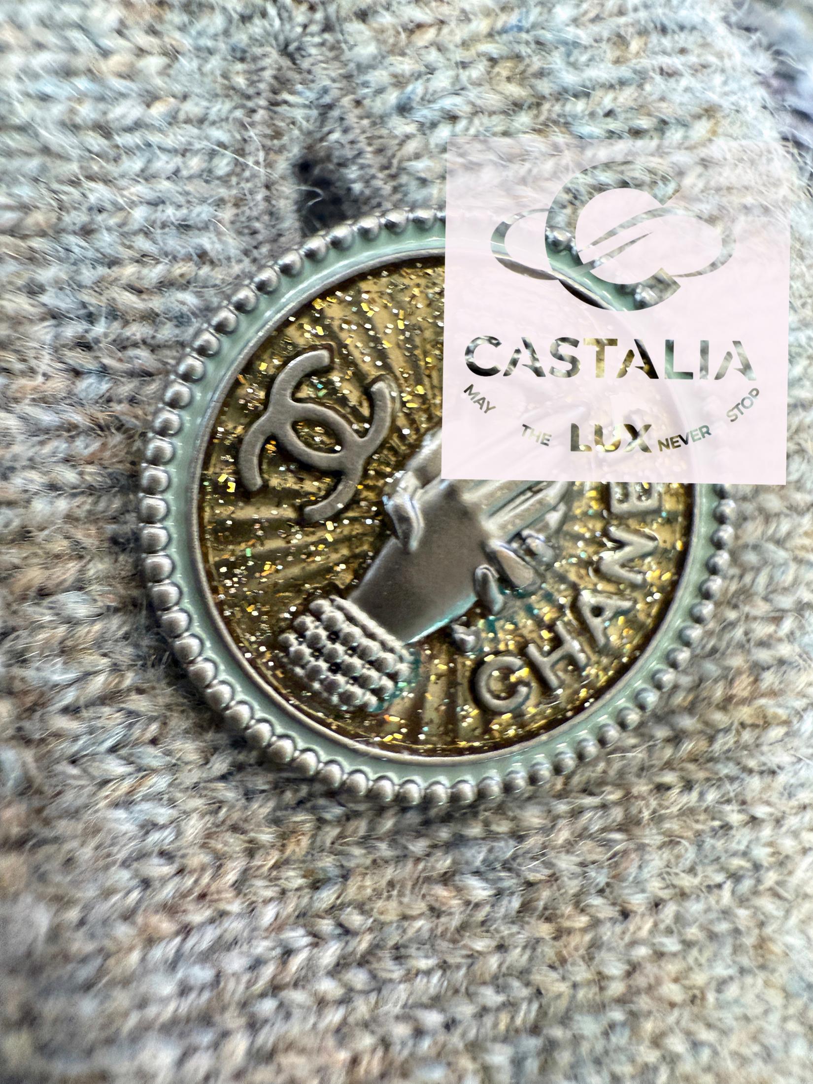 Chanel Pailletten-Strickjacke mit CC Handshake-Knöpfen 46 FR im Angebot 8