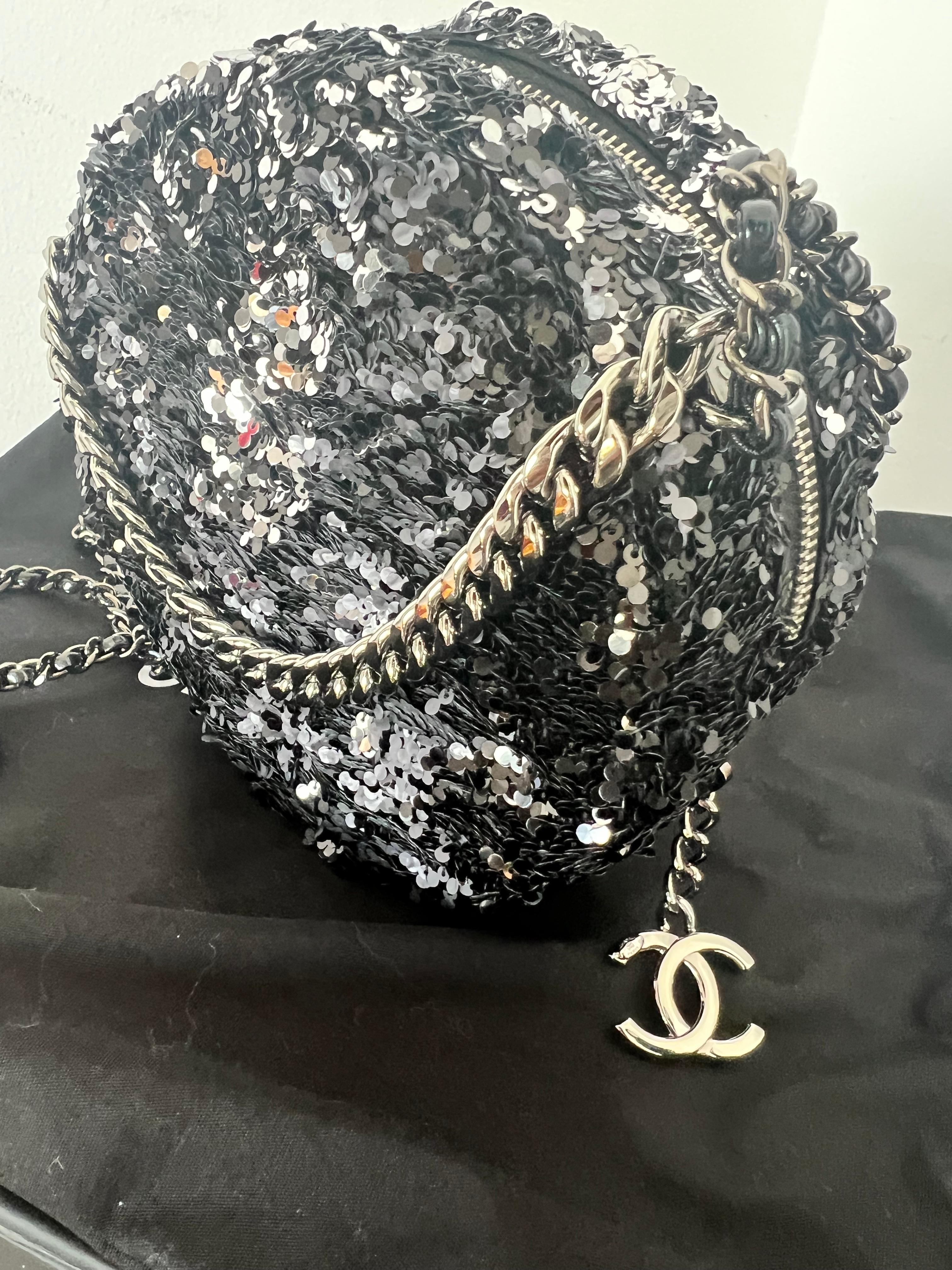 Chanel Sequin circle Bag with CC logo charm  For Sale 2